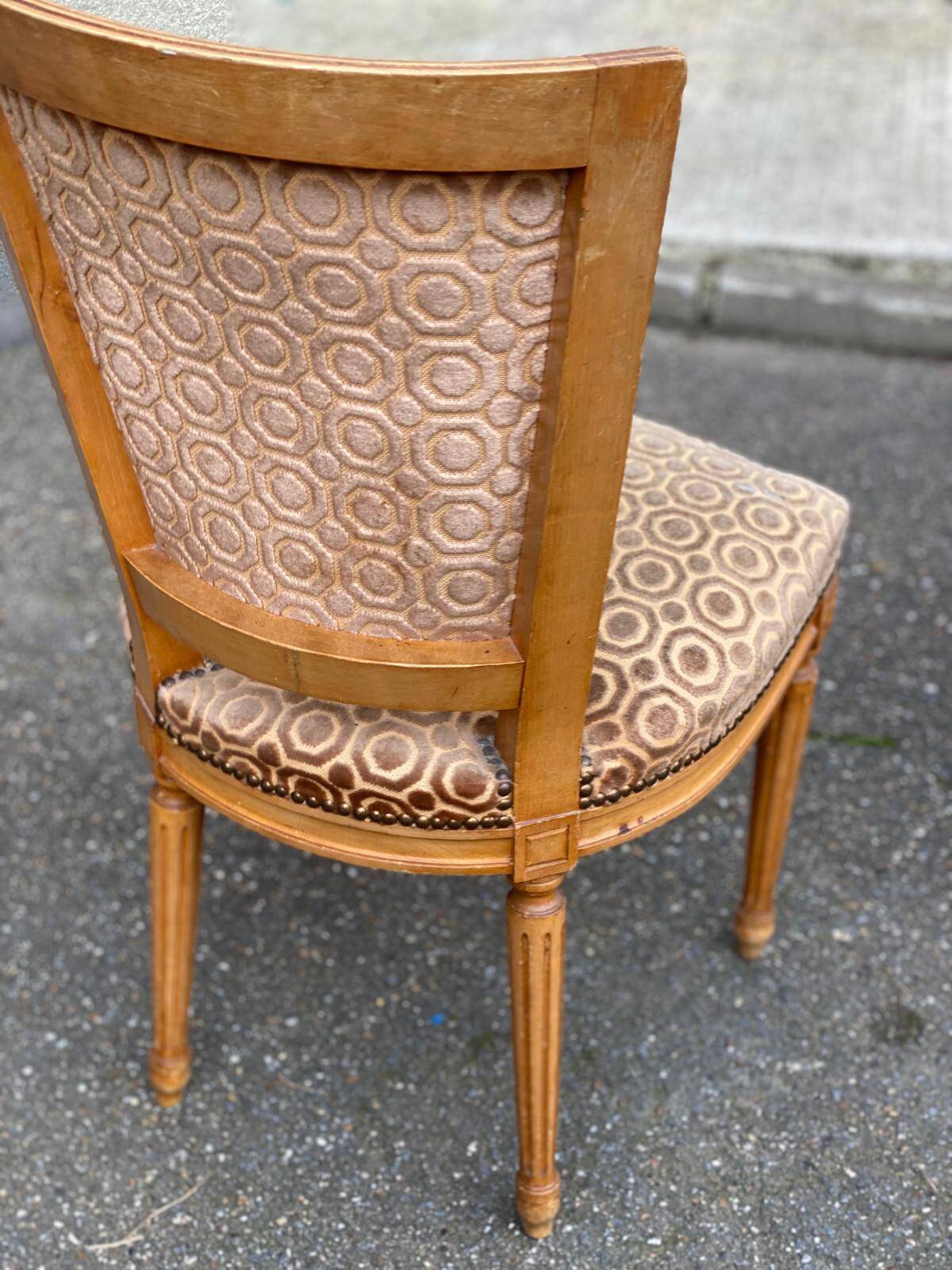 Set of 6 solid wood and velvet chairs in Louis XVI style.