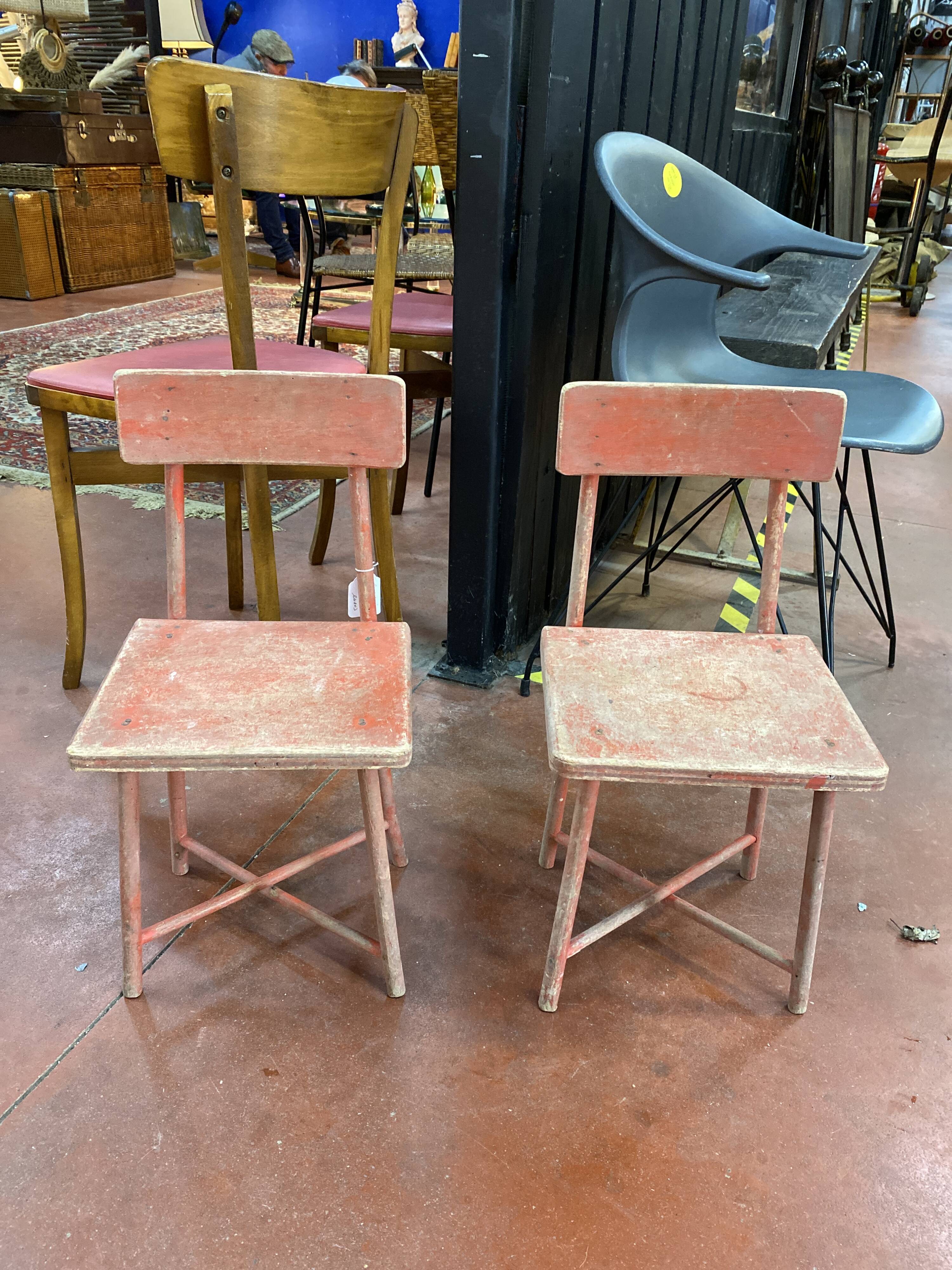Set of 2 children's chairs