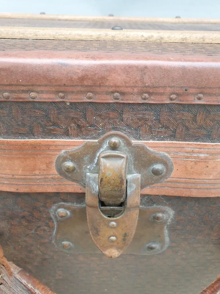 Trunk suitcase 1920 canvas coated cannage pattern