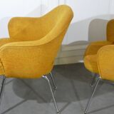 2 Saarinen chairs