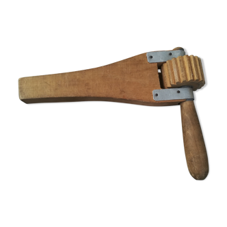 Crecelle en bois