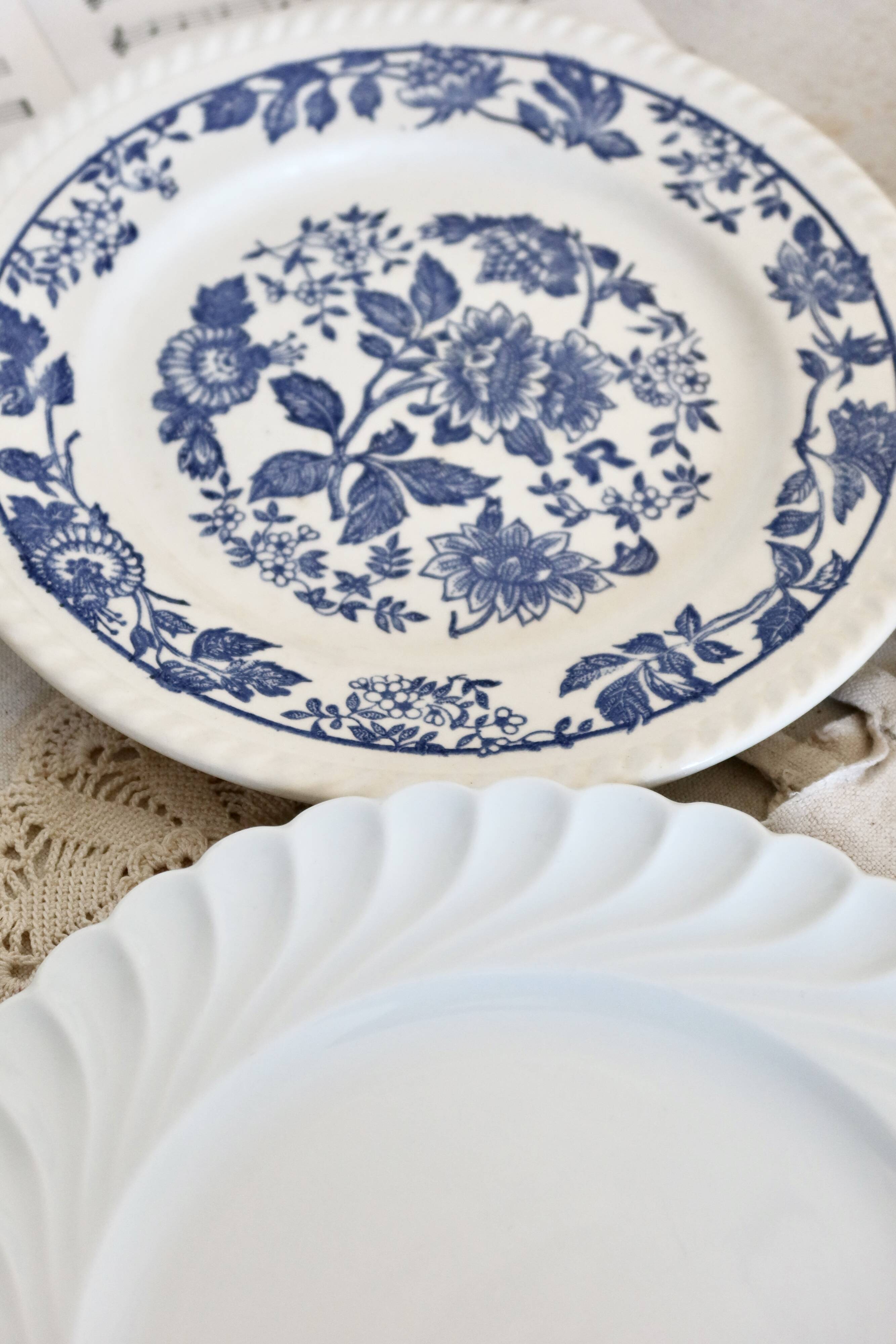 4 mismatched vintage porcelain and earthenware flat plates Marina set