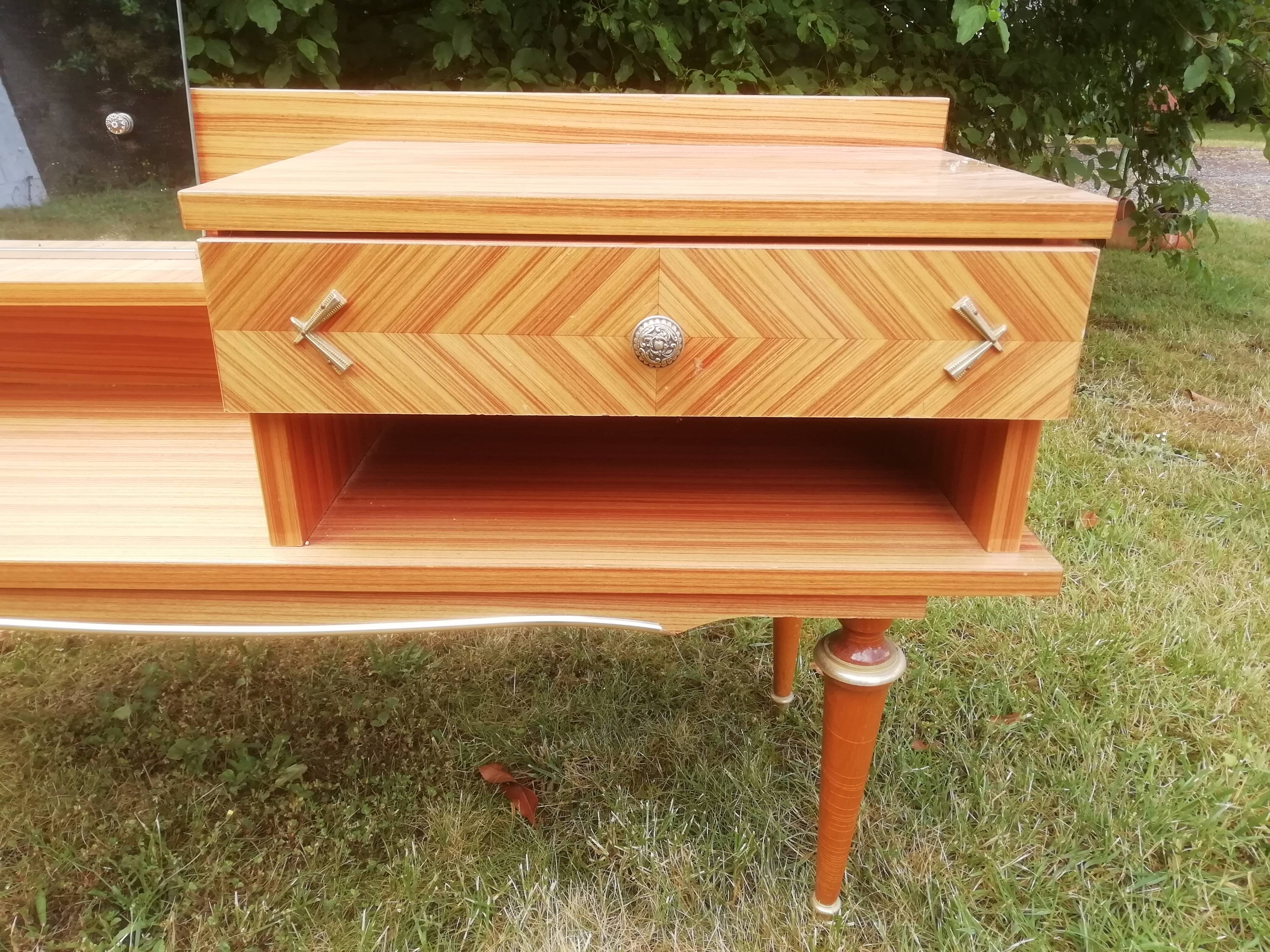 Serving table years 70