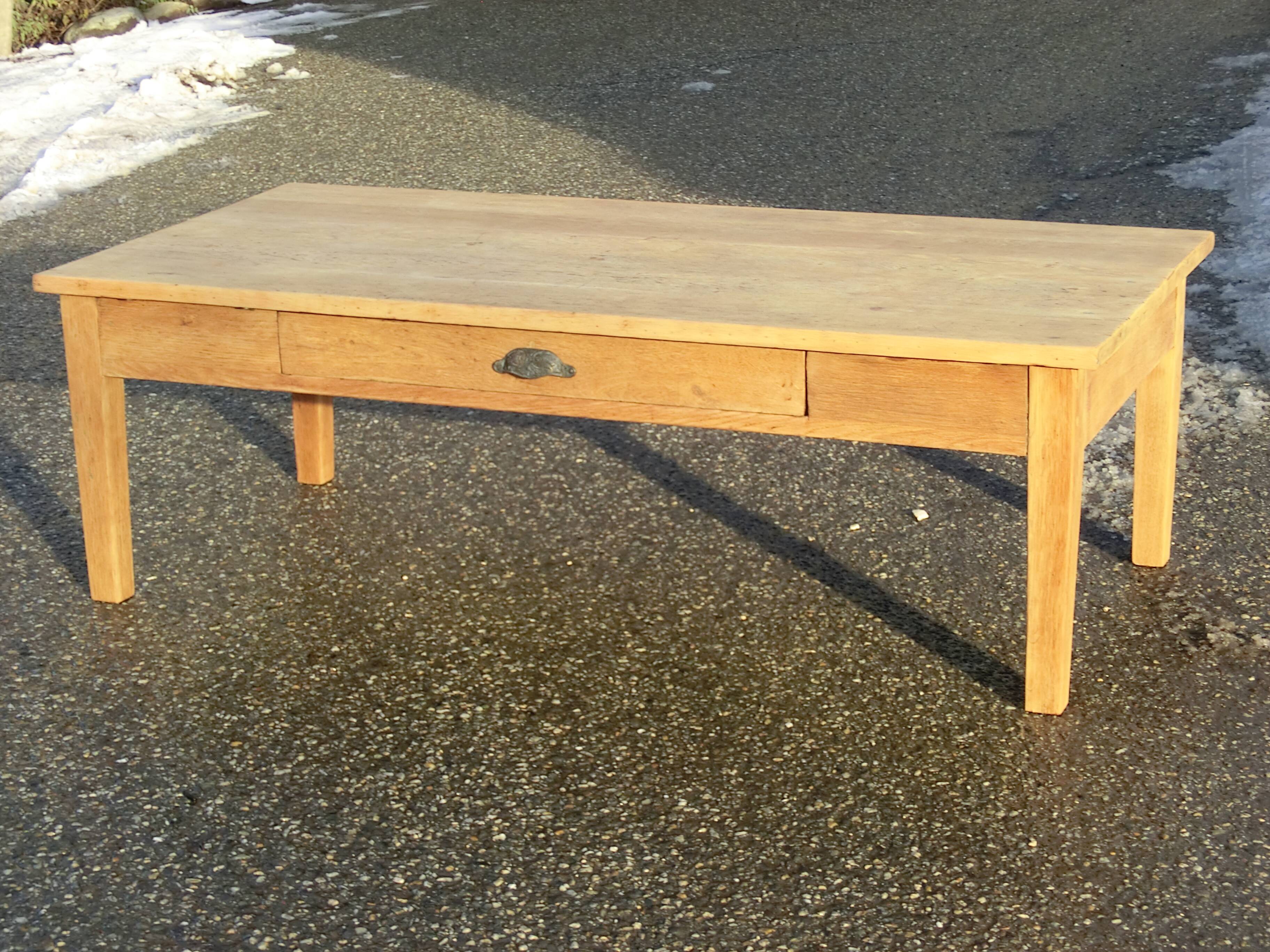 Superbe ancienne table basse de ferme en chêne massif