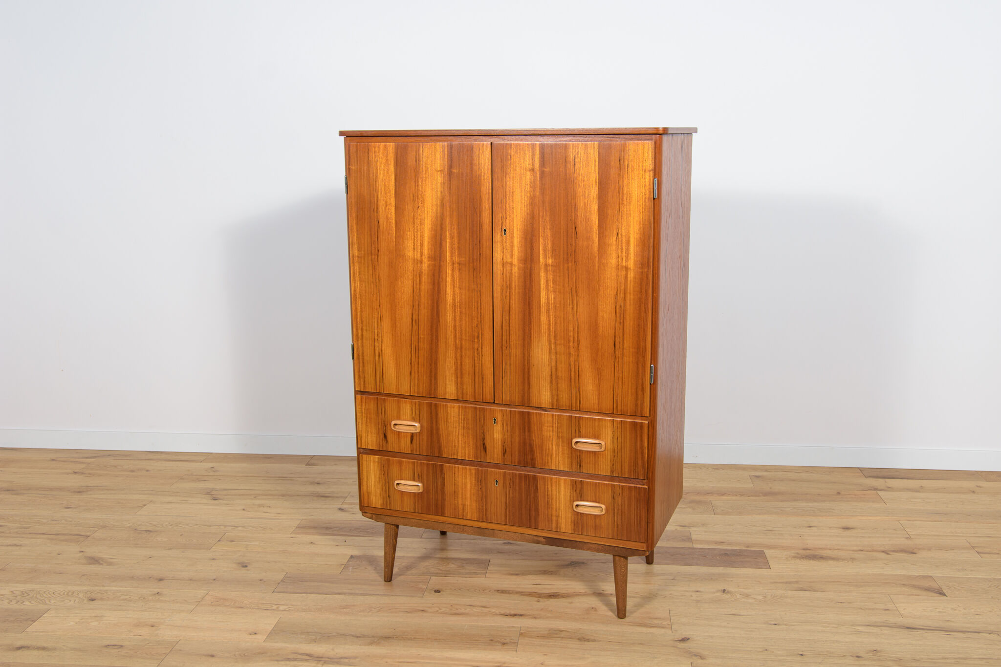 Armoire en teck du milieu du siècle, années 1970