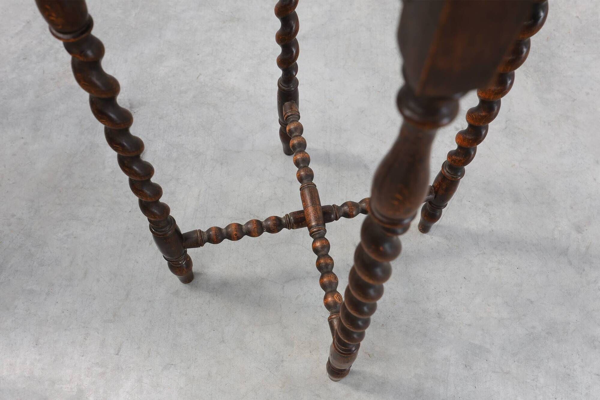 Set of Four Oak Barley Twist Nesting Tables, England, circa 1900n
