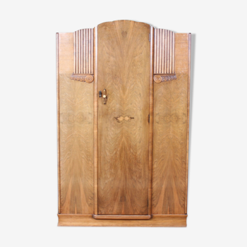 Armoire en noyer d'époque art déco