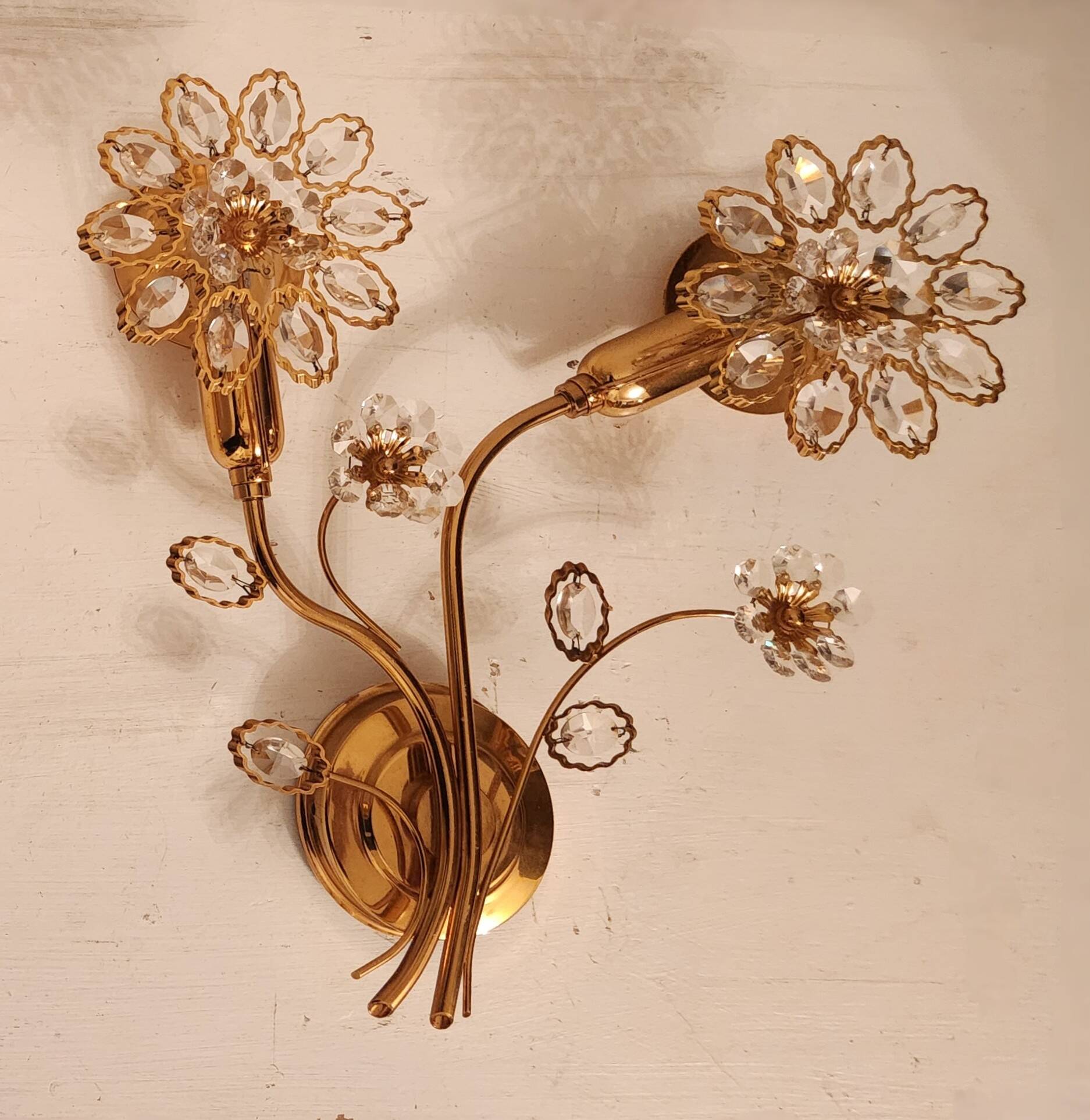 Set Hollywood Regency Wandlampe vergoldet Messing Swarovski-Kristalle Palwa