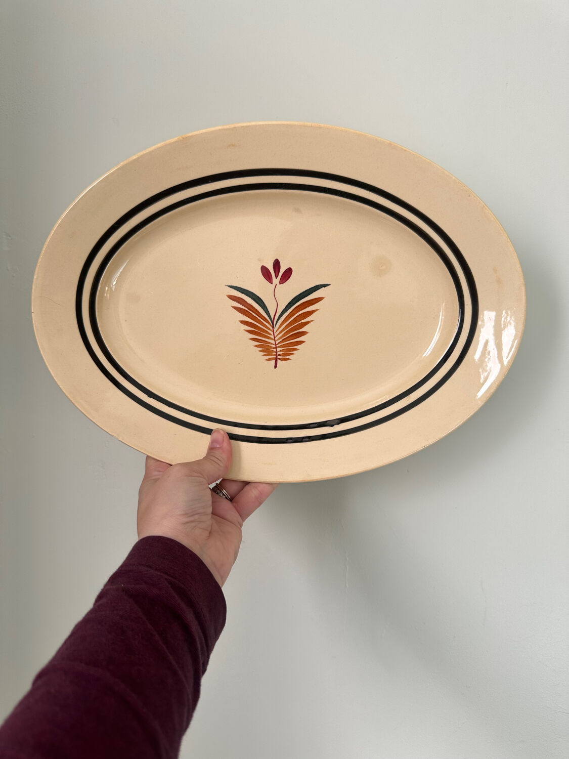Oval plate from Gien pottery, model Odile.