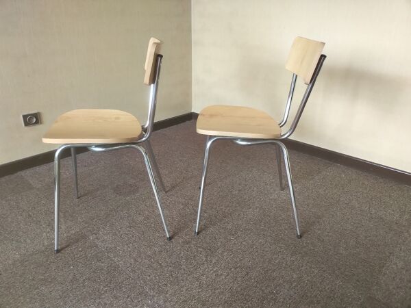 Chaises en formica