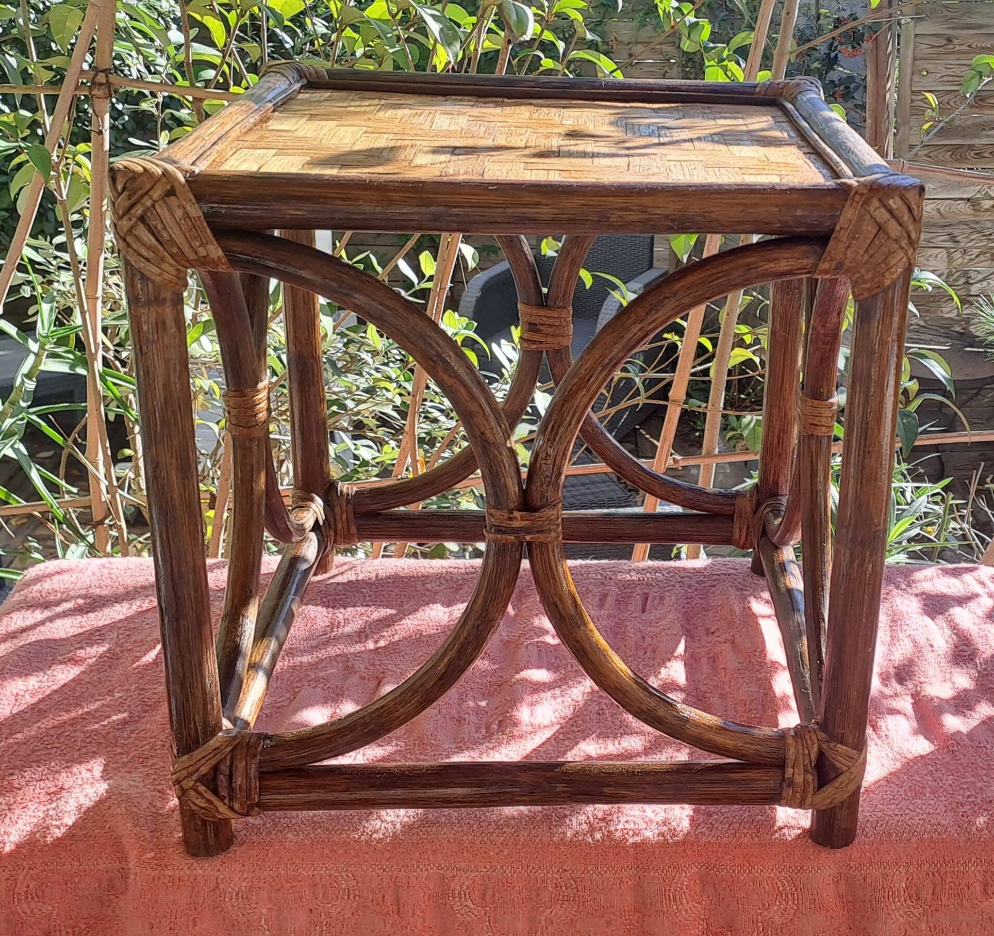 Table basse en bambou coloris miel vernissé Pier Import 1980