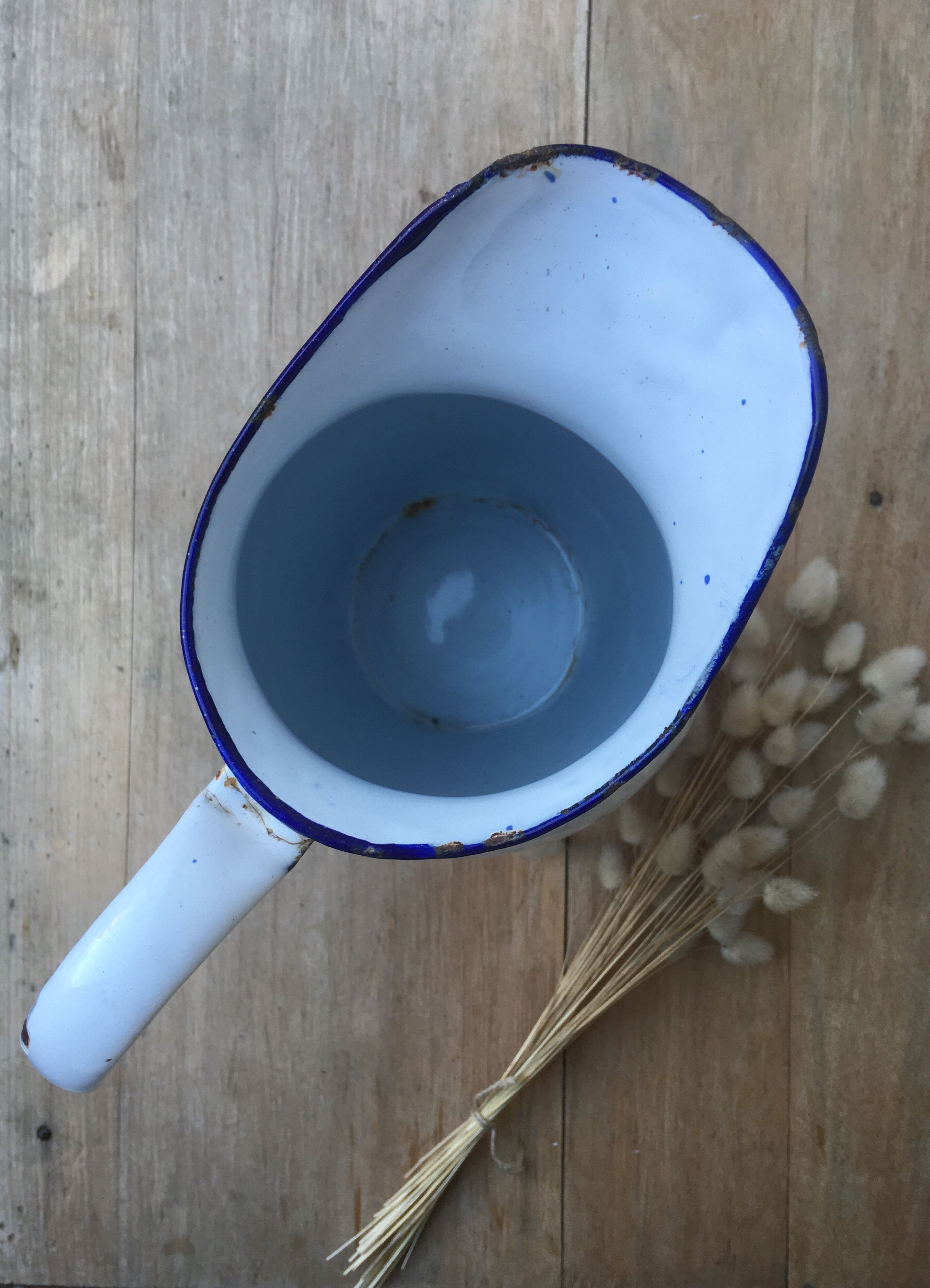 Enamelled sheet metal broc