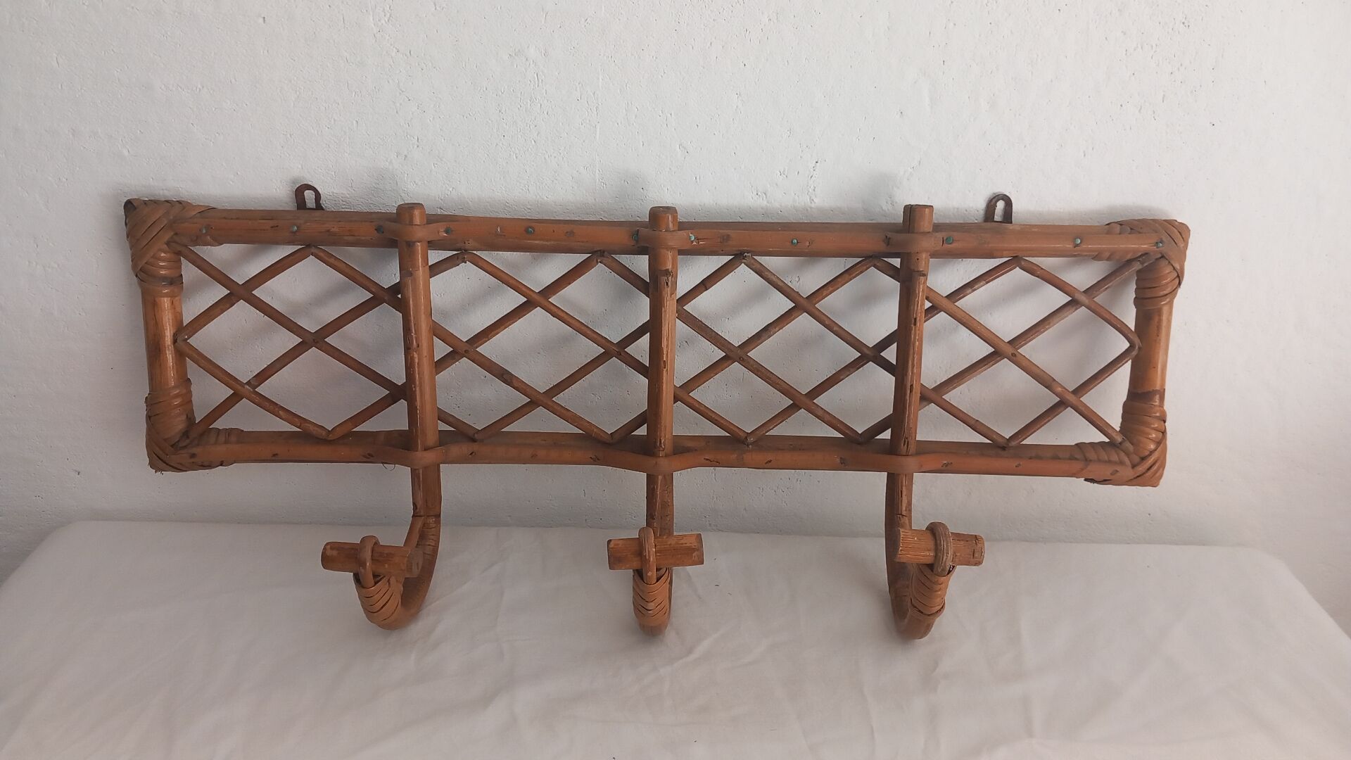 Vintage wall coat rack in rattan and bamboo – 1960s/70s