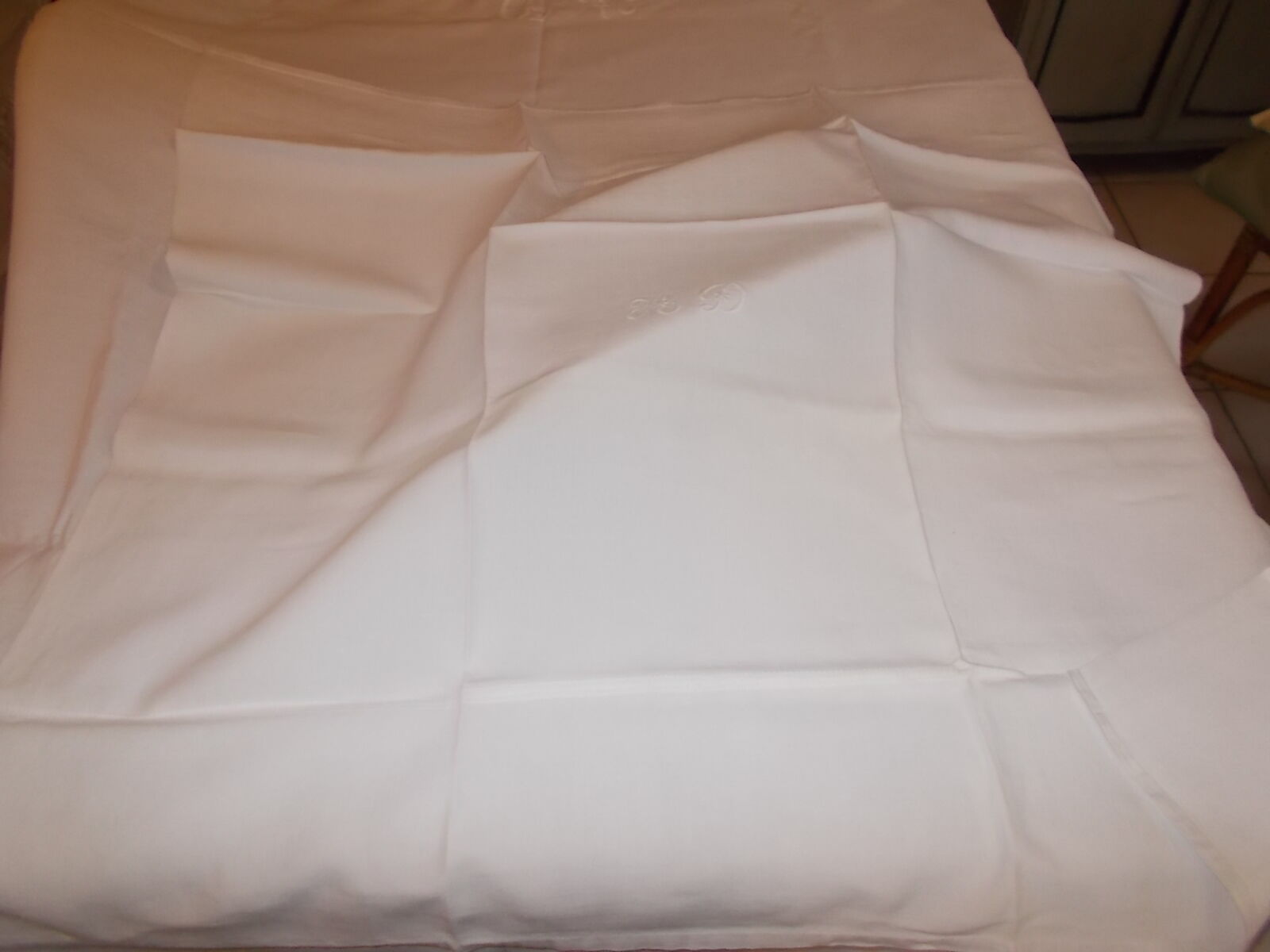 Tablecloth and 11 cotton/linen towels embroidered AD circa 1900