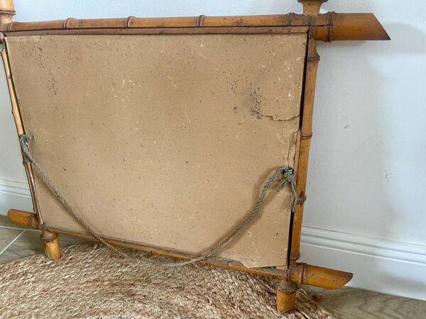 Miroir de barbier en bois tourné