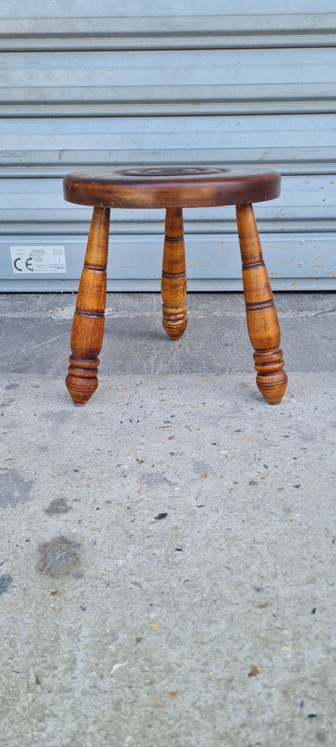 Tripod stool
