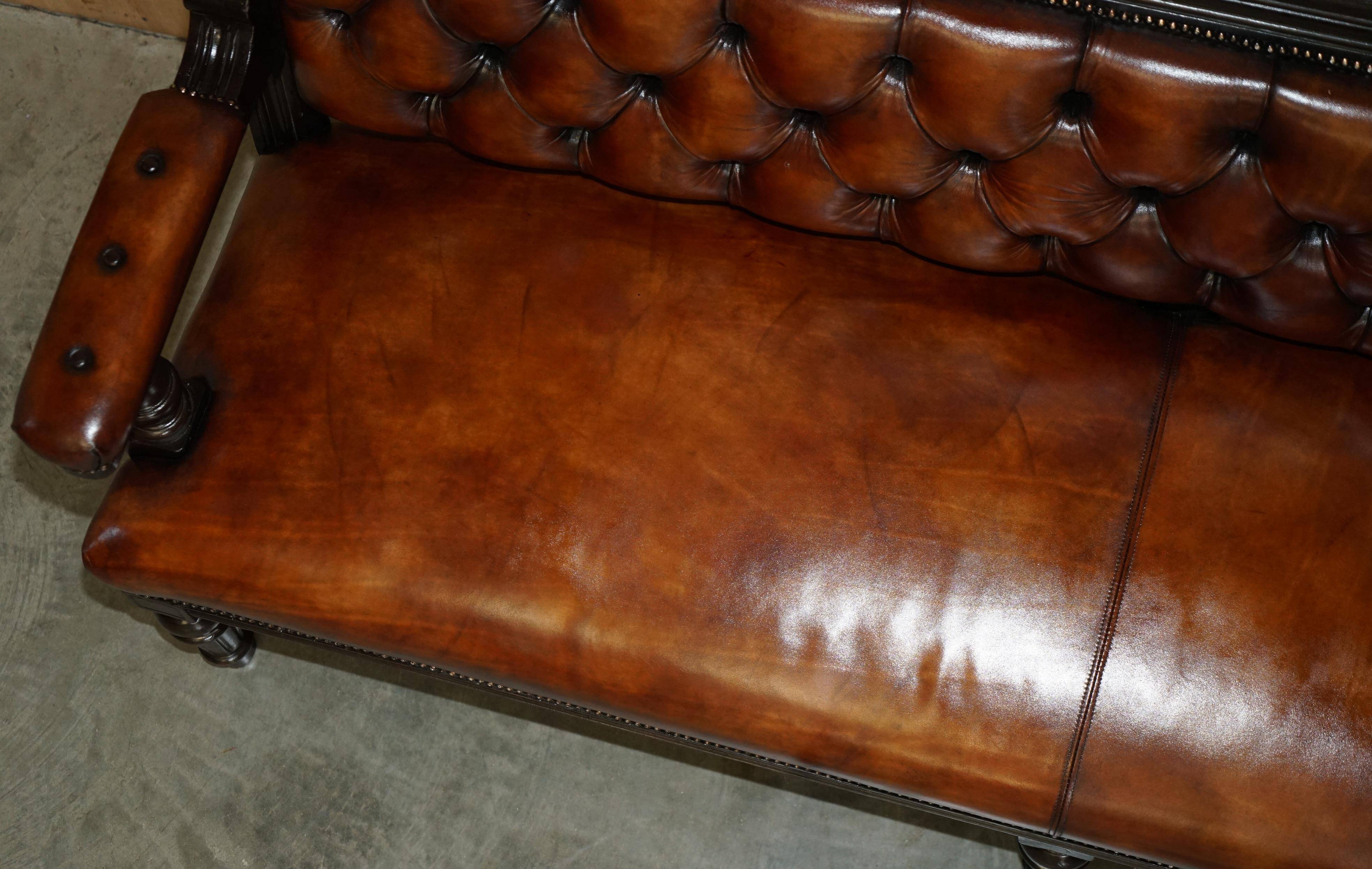 Banc de pub victorien Chesterfield en cuir restauré