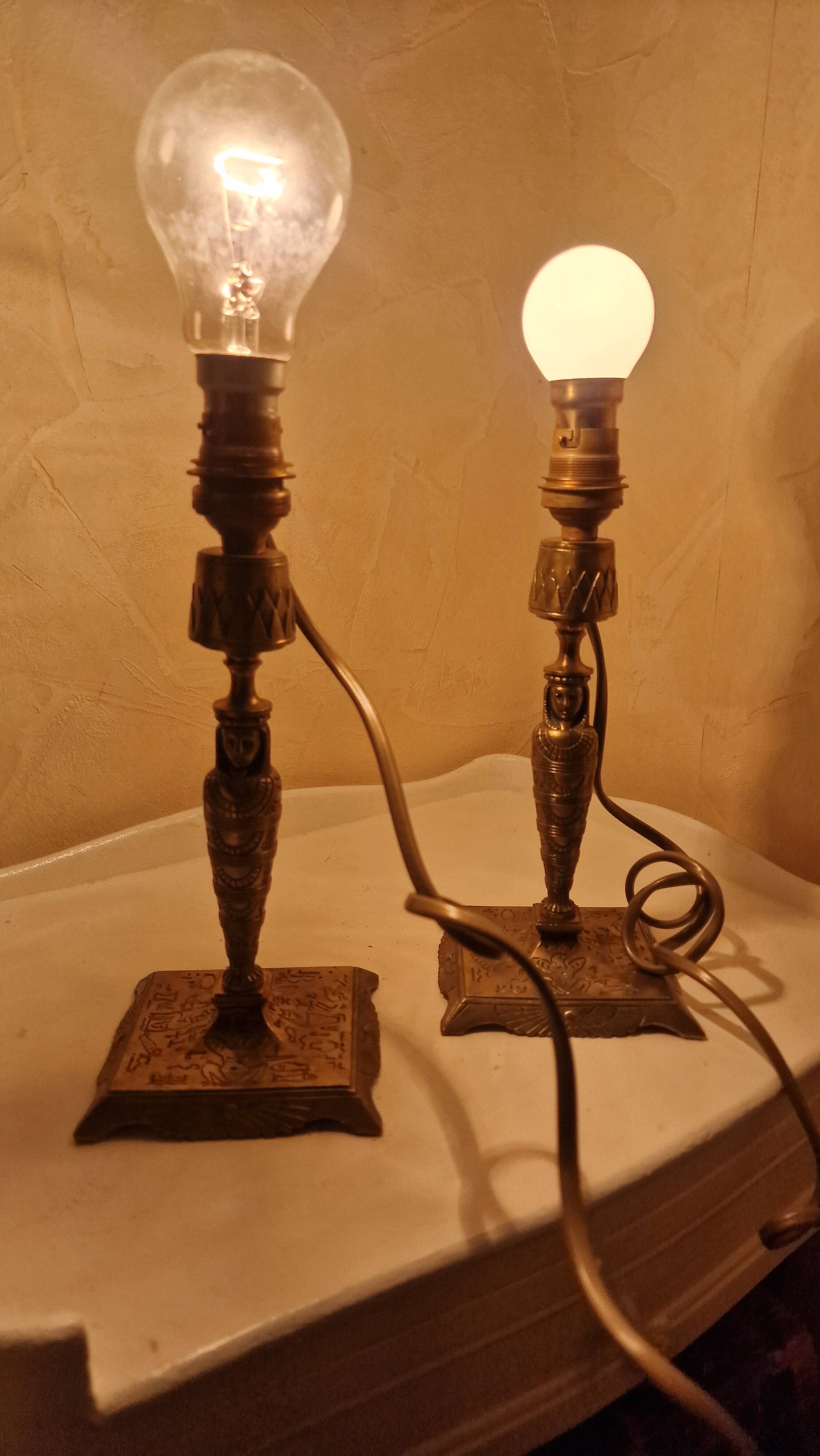 Paire de lampes vintage style Égyptien en laiton – Design pharaon,