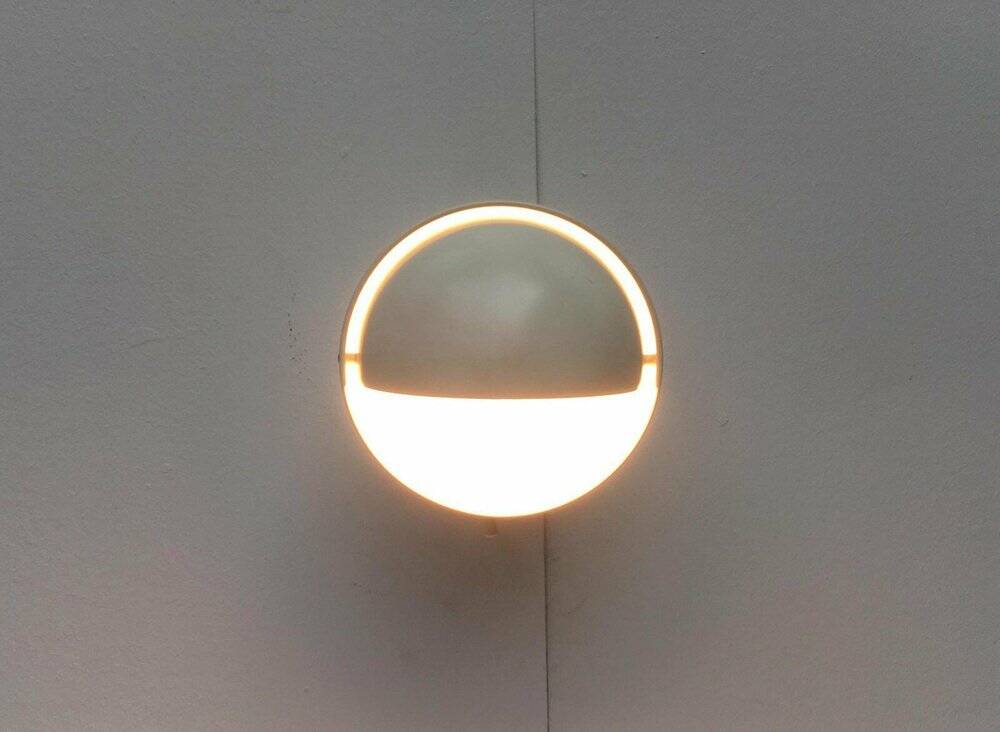 Mid-century Dutch space age wall lamp by Radboud Van Beekum for Raak, 1960s.