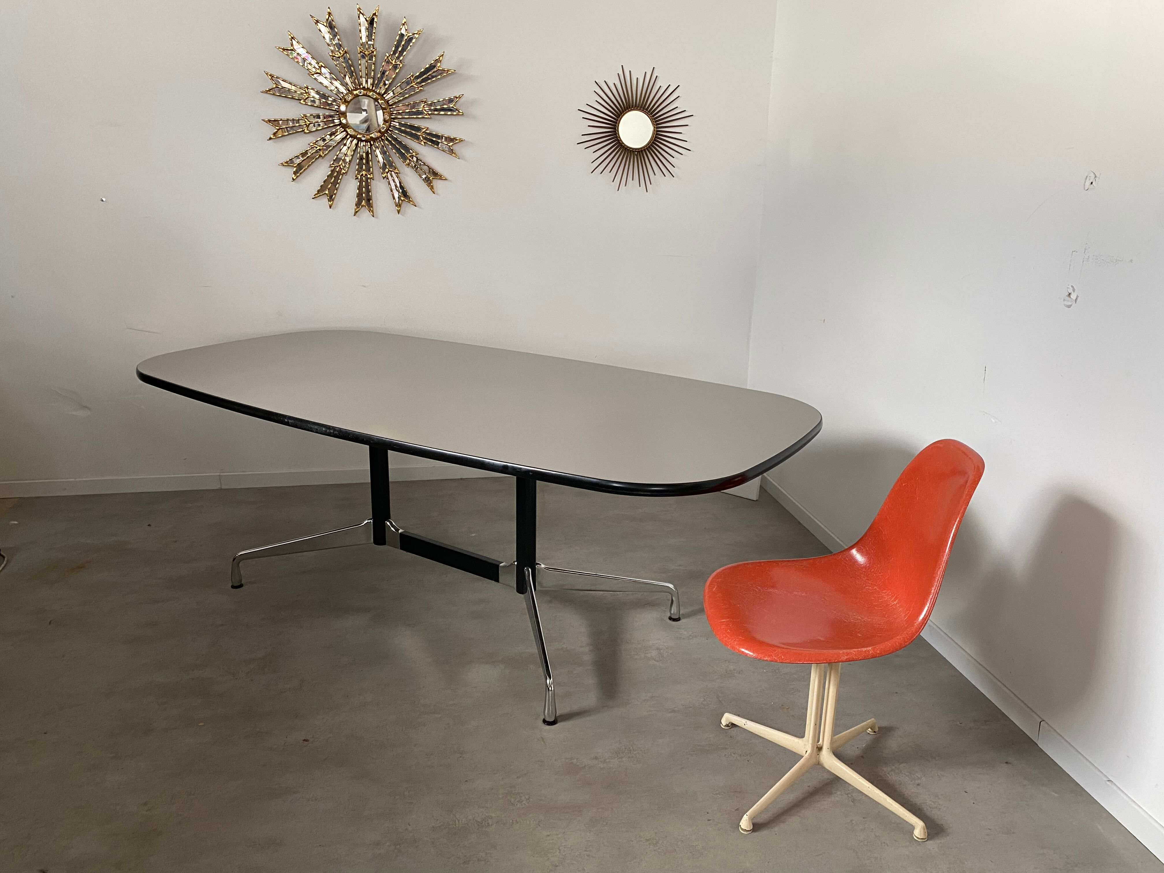 Table room table conference by Charles Ray Eames for Vitra