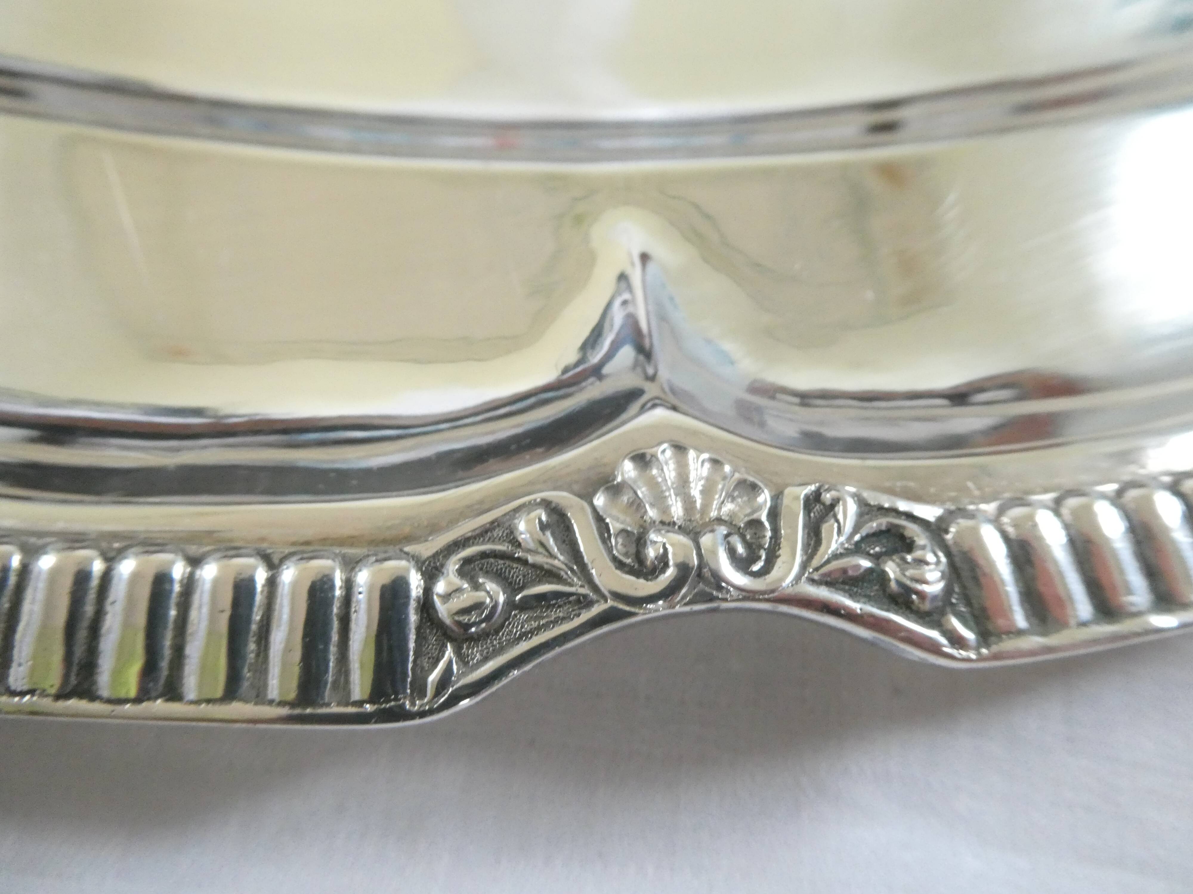 Grand plat ovale en métal argenté Wiskemann (Belgique - Bruxelle)