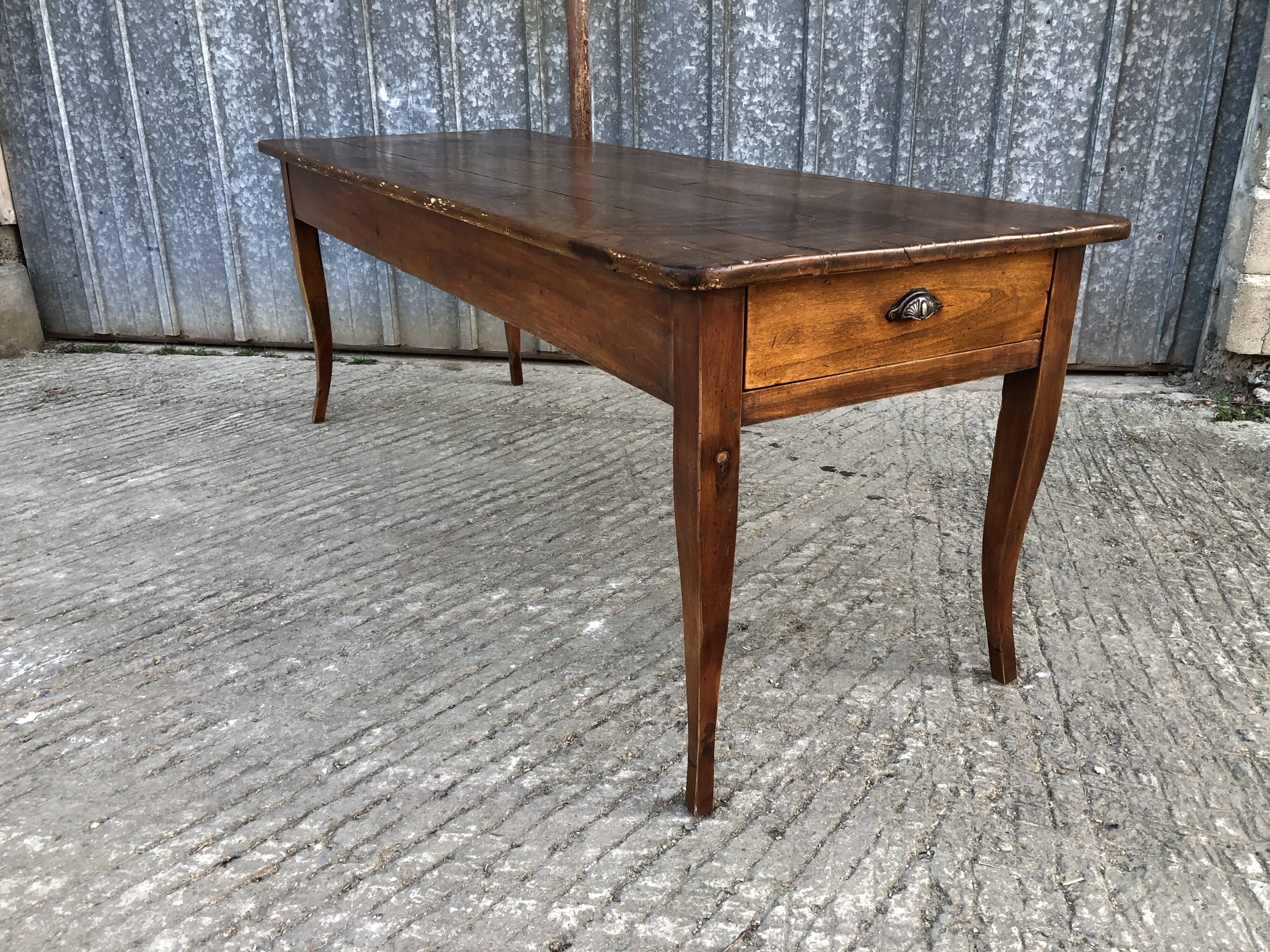 Table de ferme ancienne de style Louis XV avec 2 tiroirs