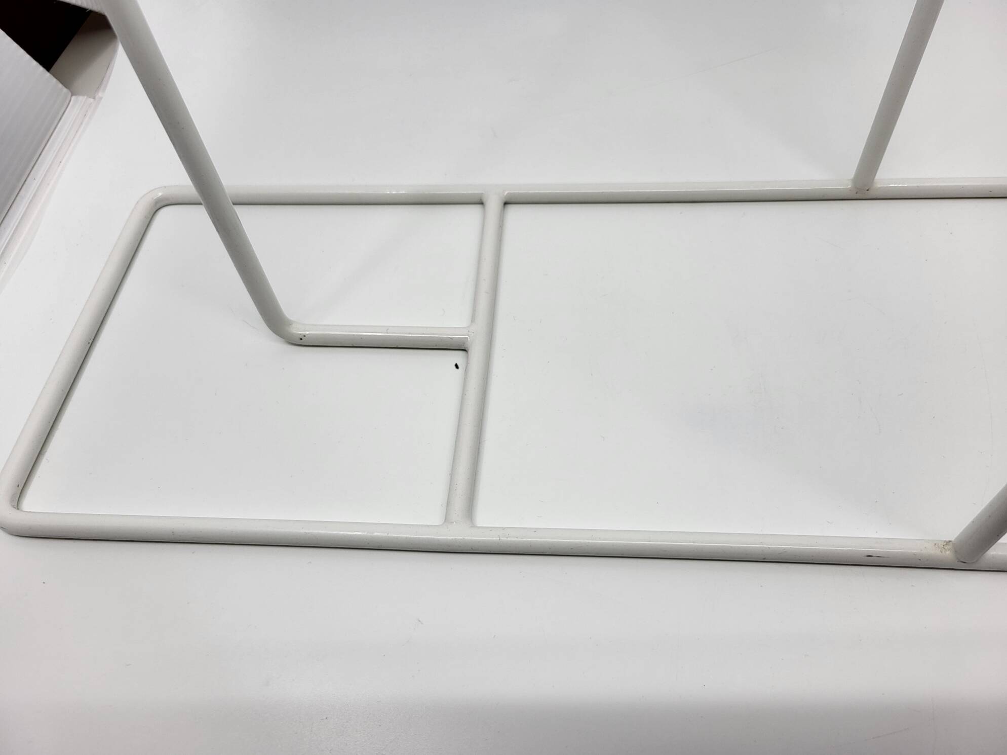 Robin Day side table for Habitat in white lacquered metal and wooden top Design