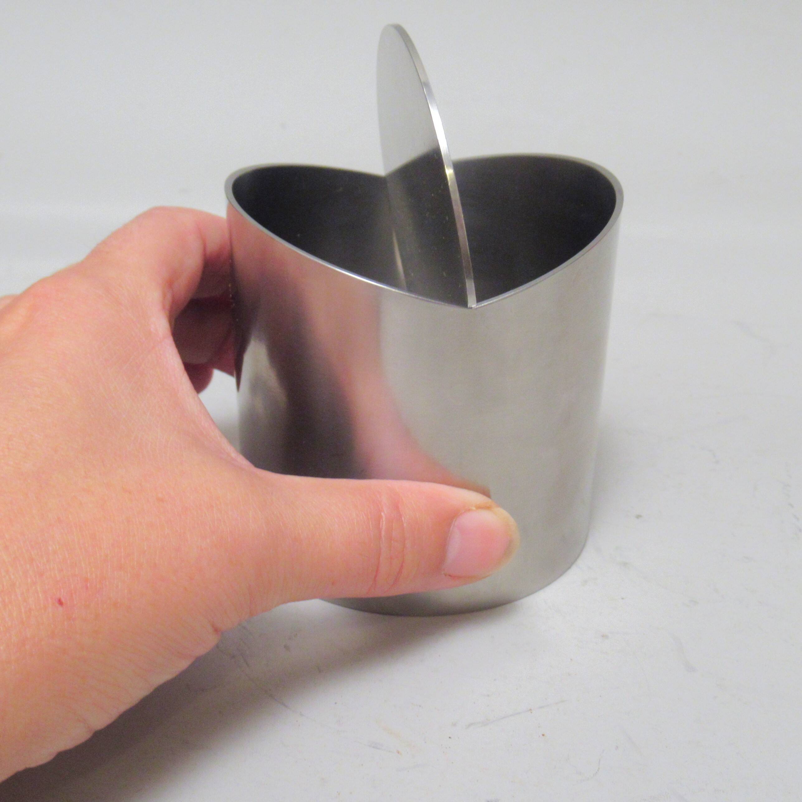 Cendrier moderniste Aart Roelandt Stelton 1987
