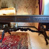 Bureau ancien, bois massif sculpté, style Louis XIII