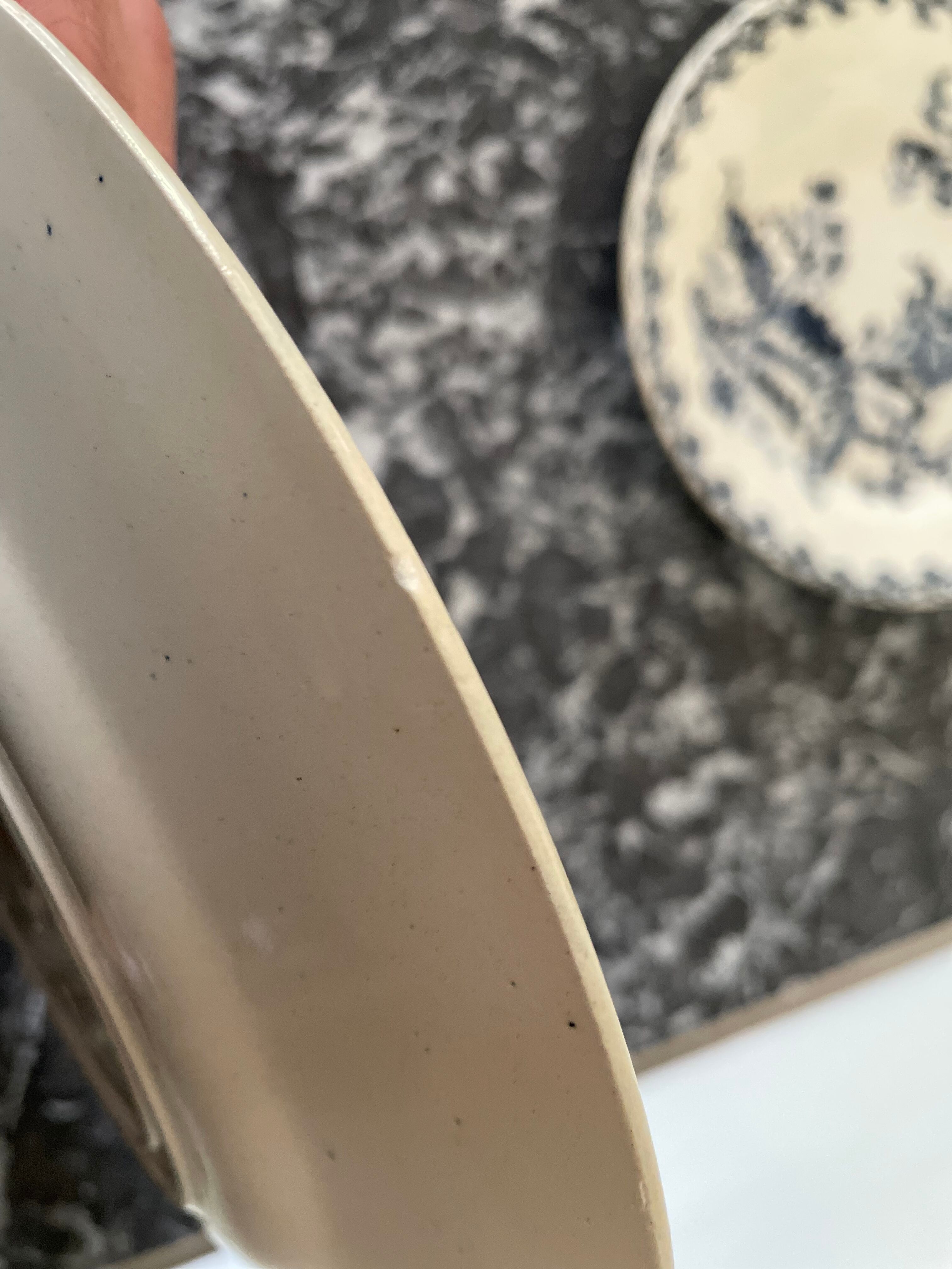 Flat plates Gien thistles