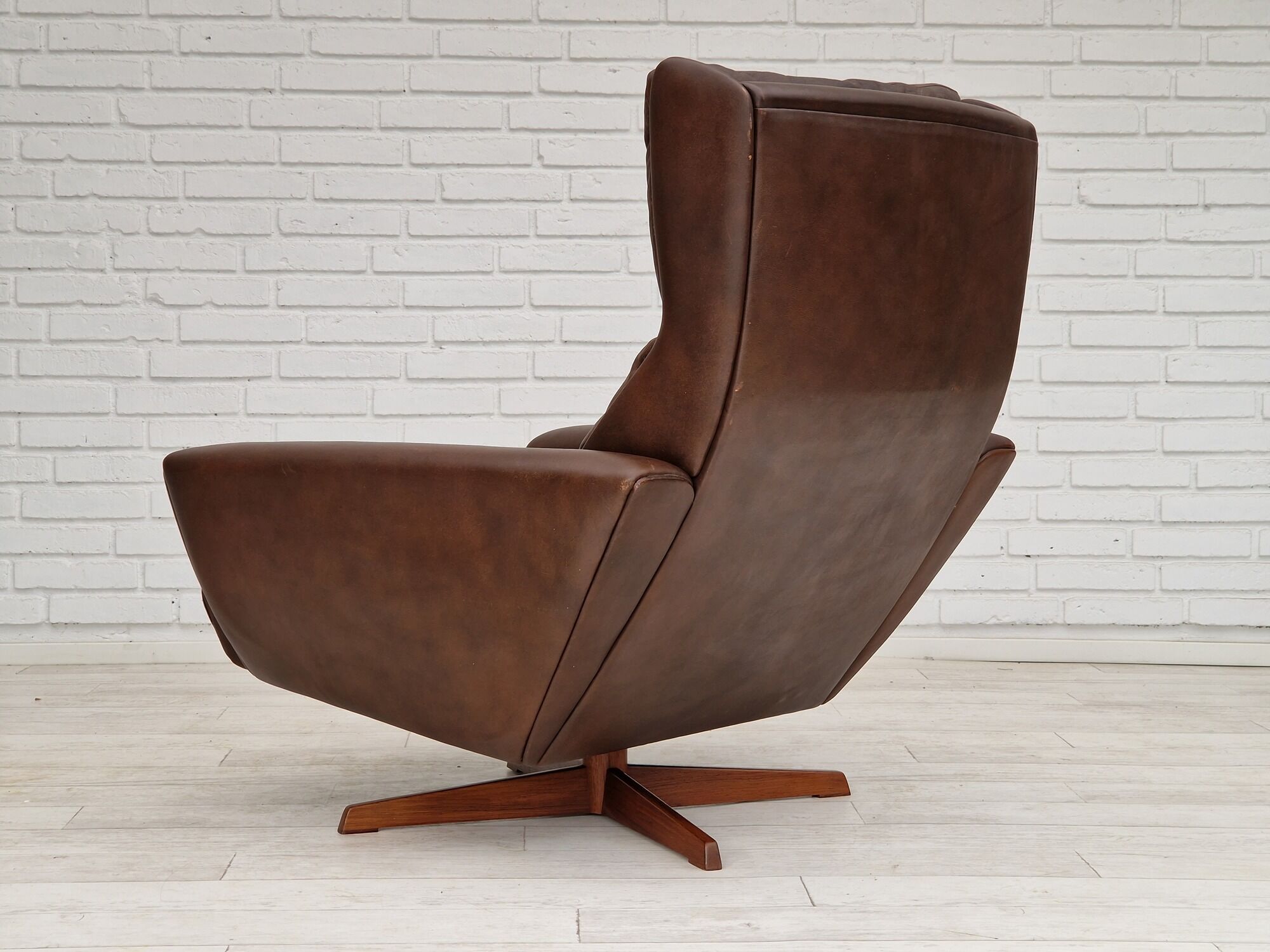 1970s, Danish design by Georg Thams for Vejen Møbelfabrik, swivel wingback relax chair.