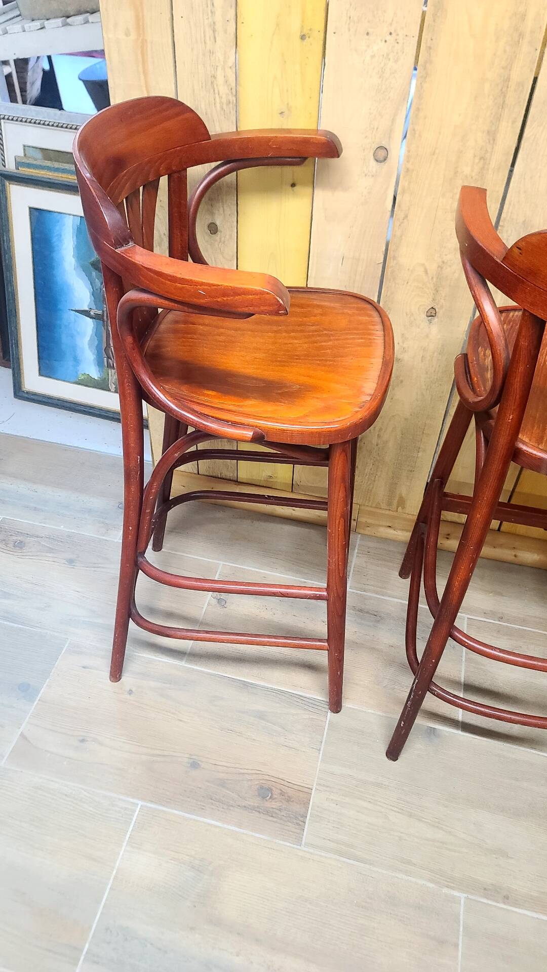 Bar stool