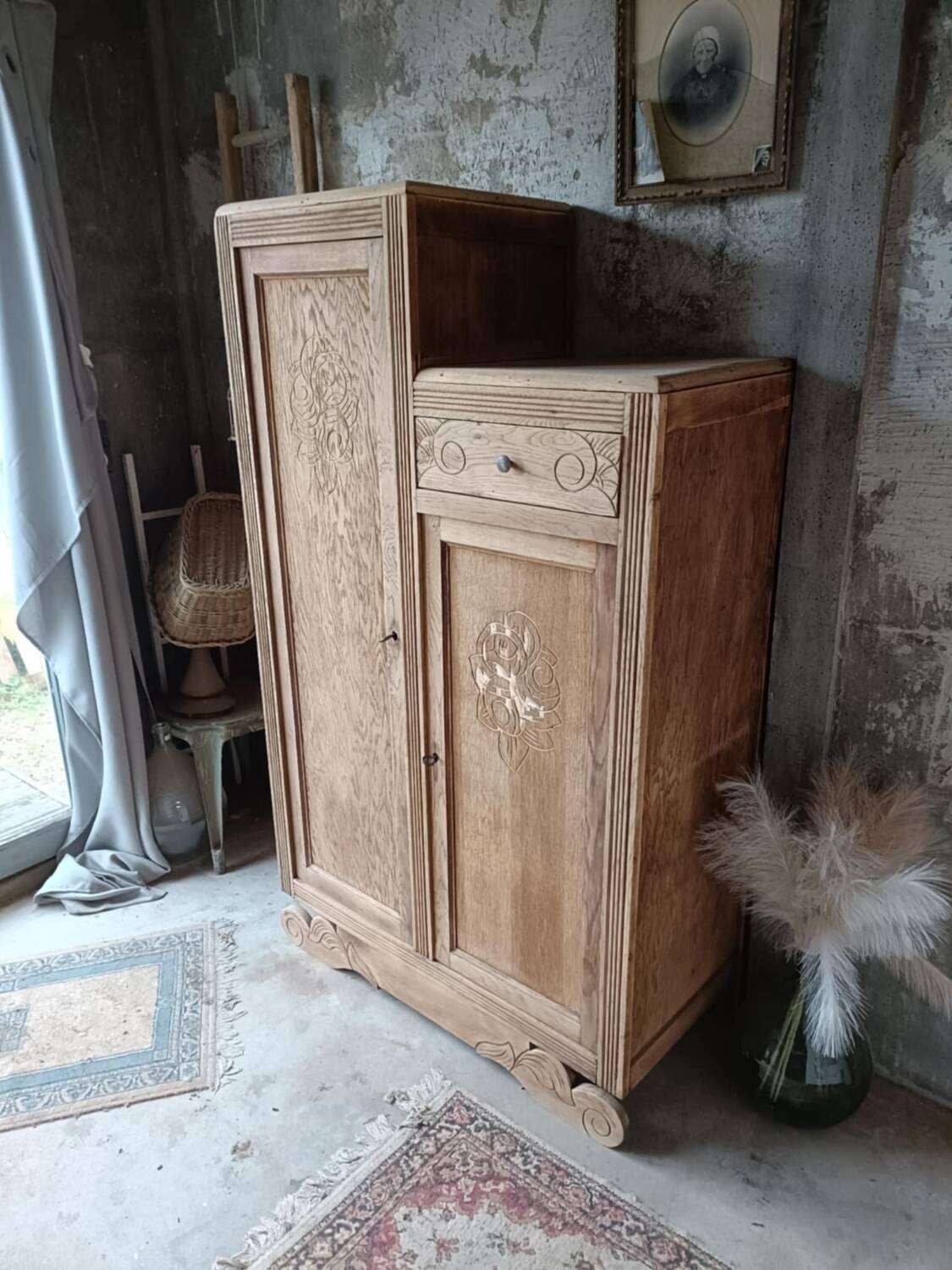 Asymmetrical wardrobe