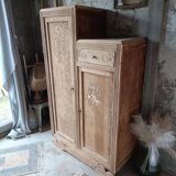 Asymmetrical wardrobe