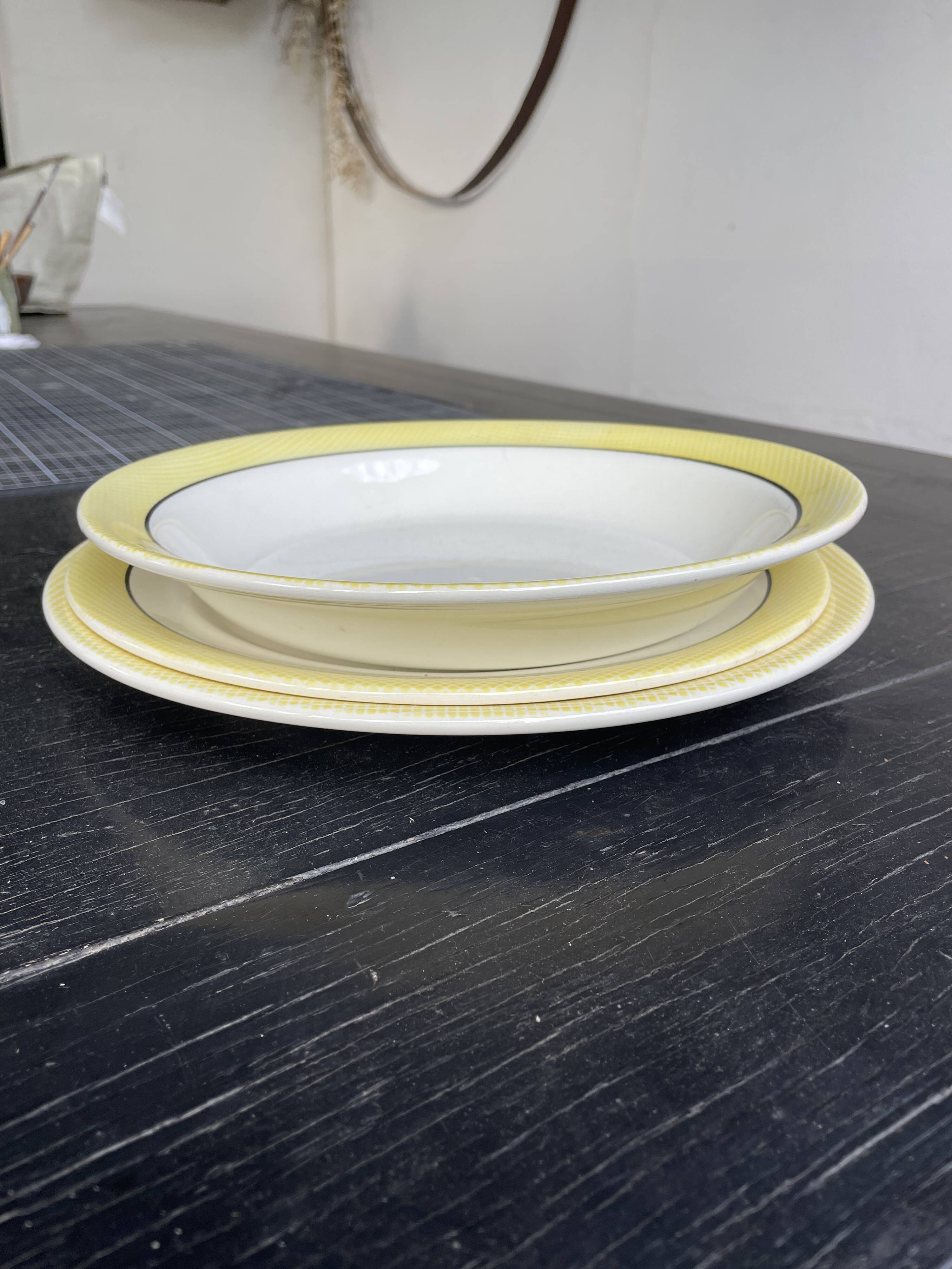 Set of 2 large plates and a round platter, Salins Meudon Yellow