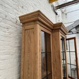 Masterful exhibition showcase from the early 20th century