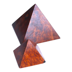 Deux pyramides en bois loupe d'orme,