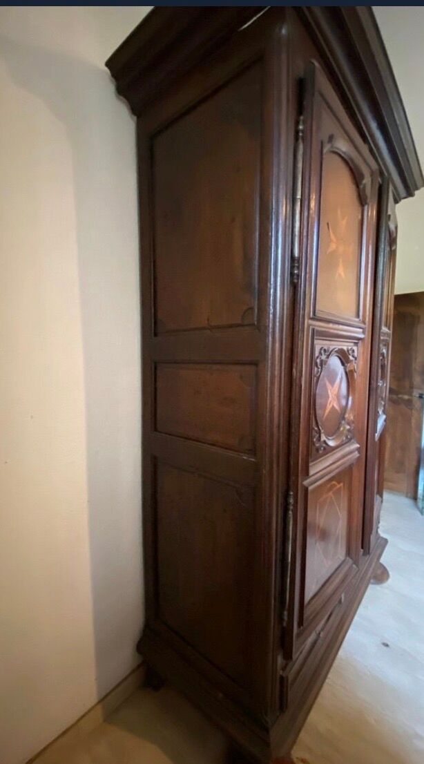 “Large regional 18th-century walnut inlaid wardrobe”