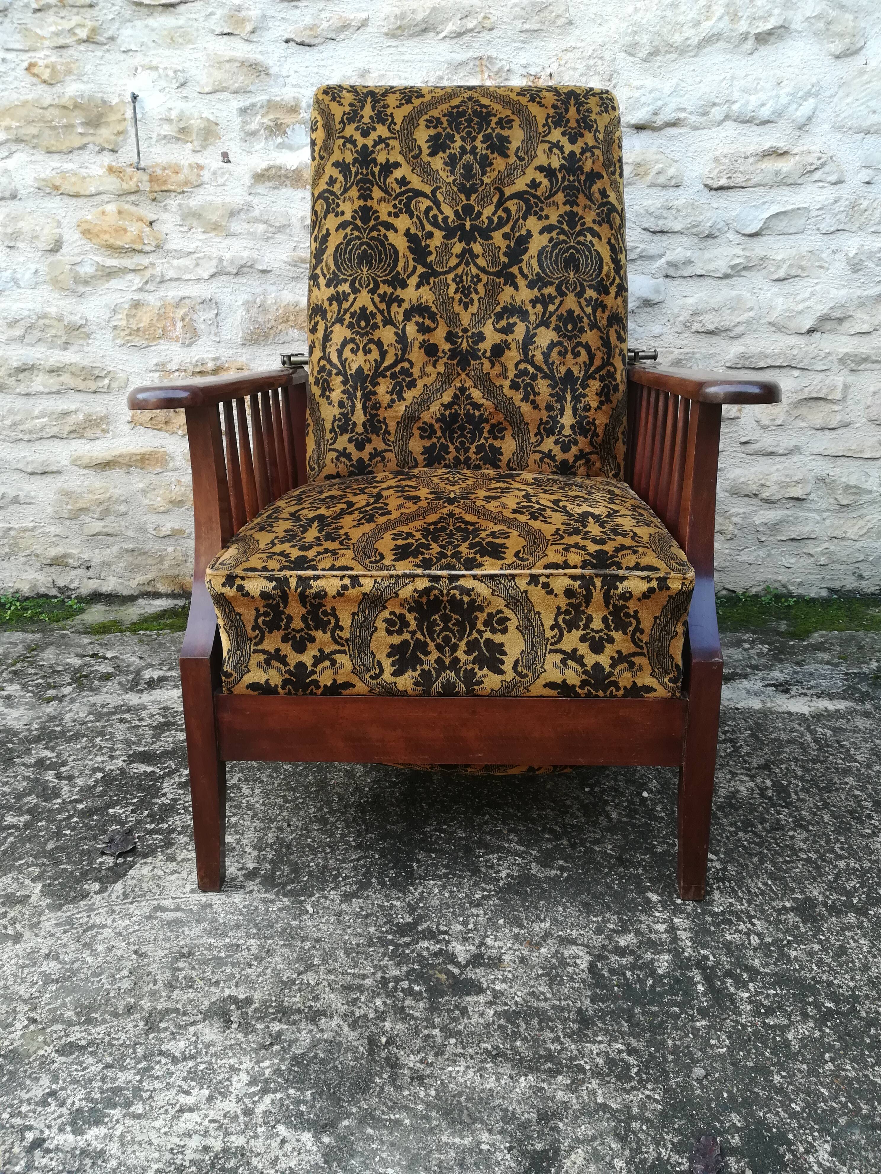 Morris armchair retractable footrest