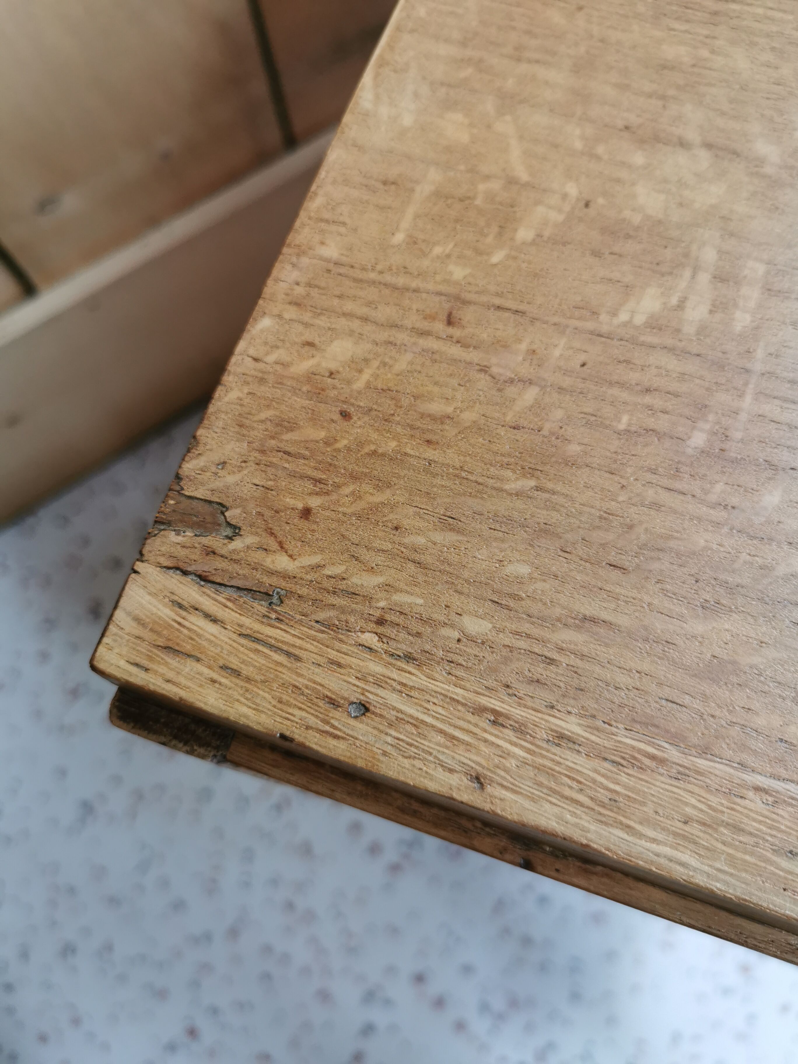 Chest of drawers compass feet