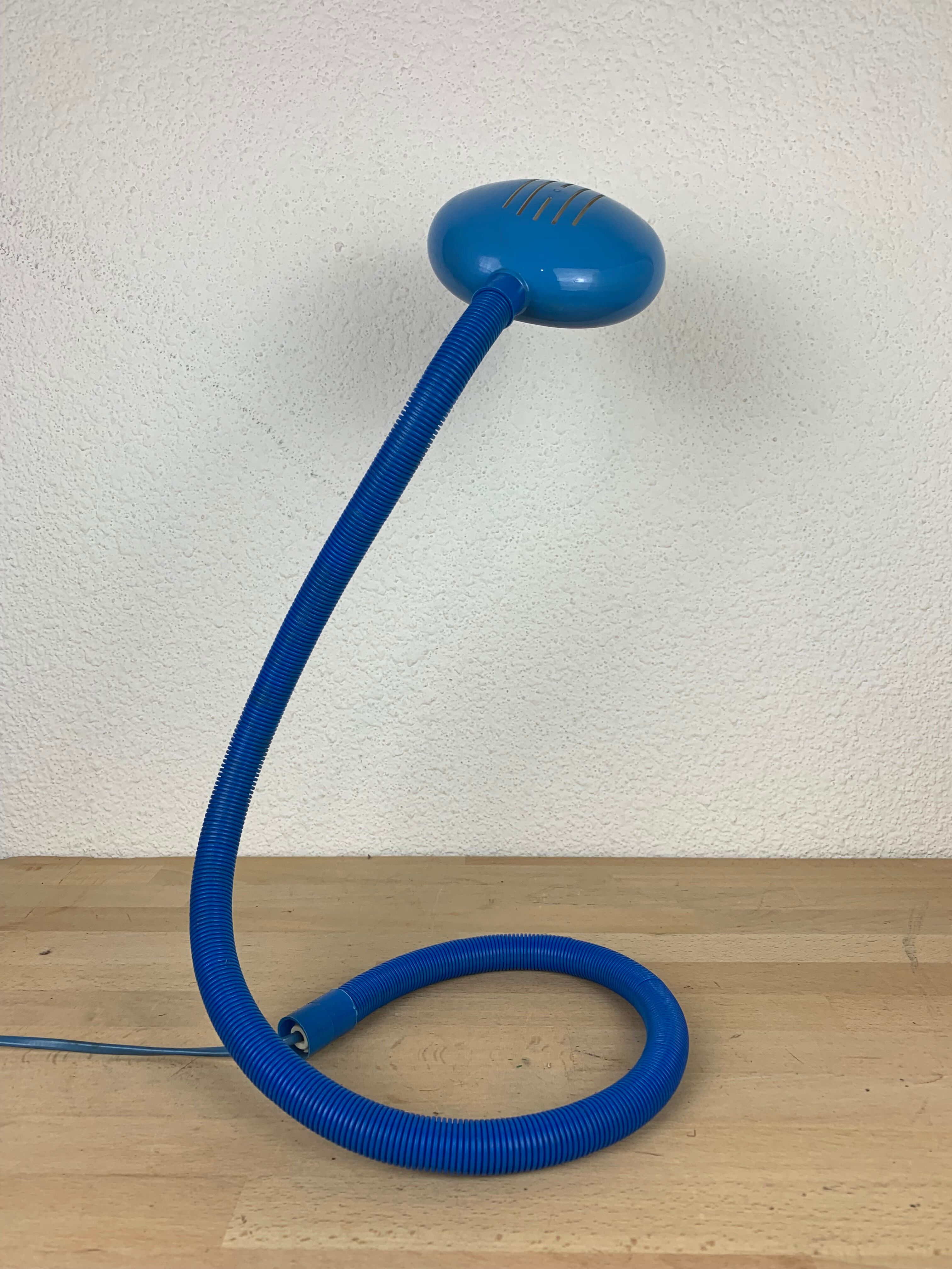 Flexible snake lamp blue 80s memphis