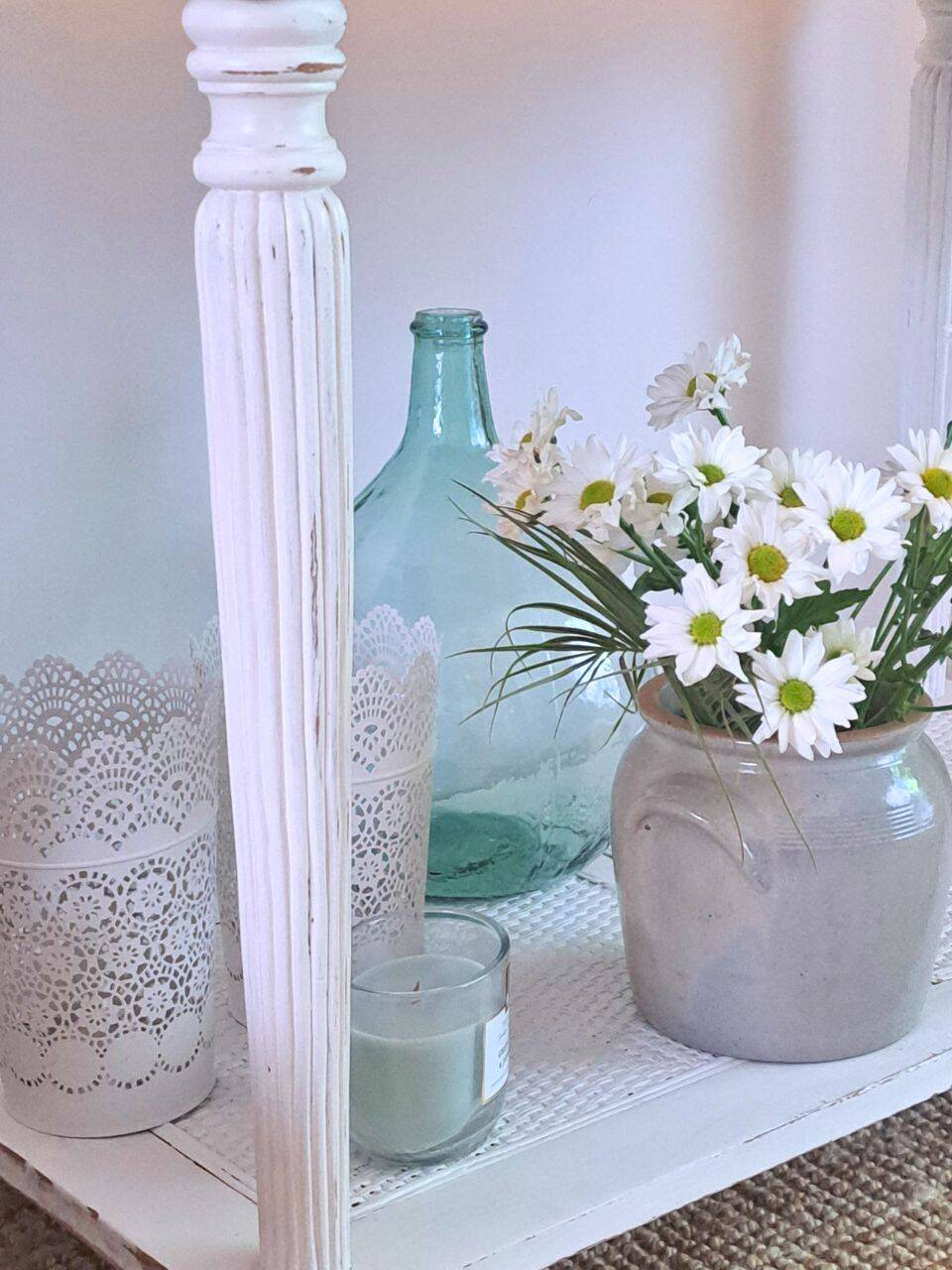 Console table in wood and white rattan