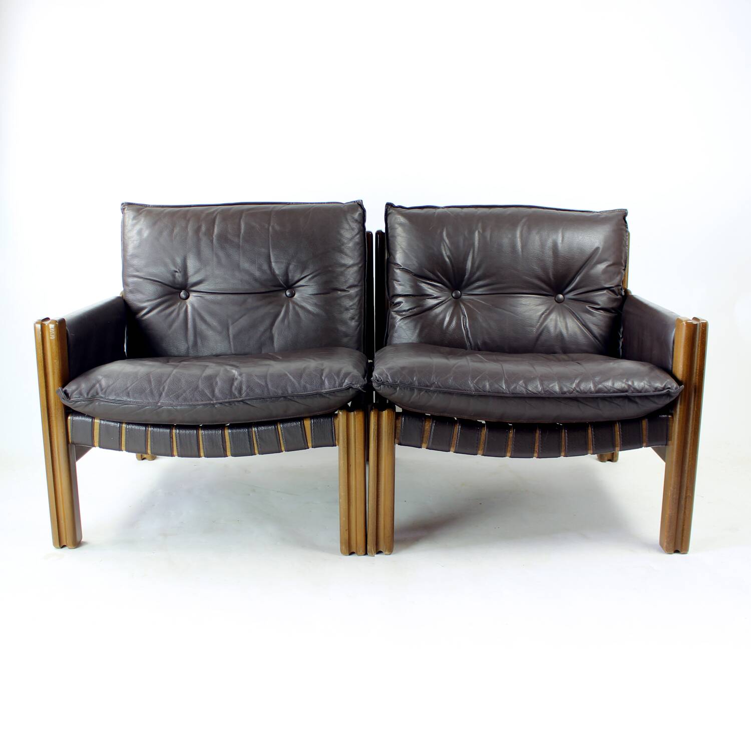 Canapé deux places en noyer et cuir par Boris Hála pour Ton, 1986