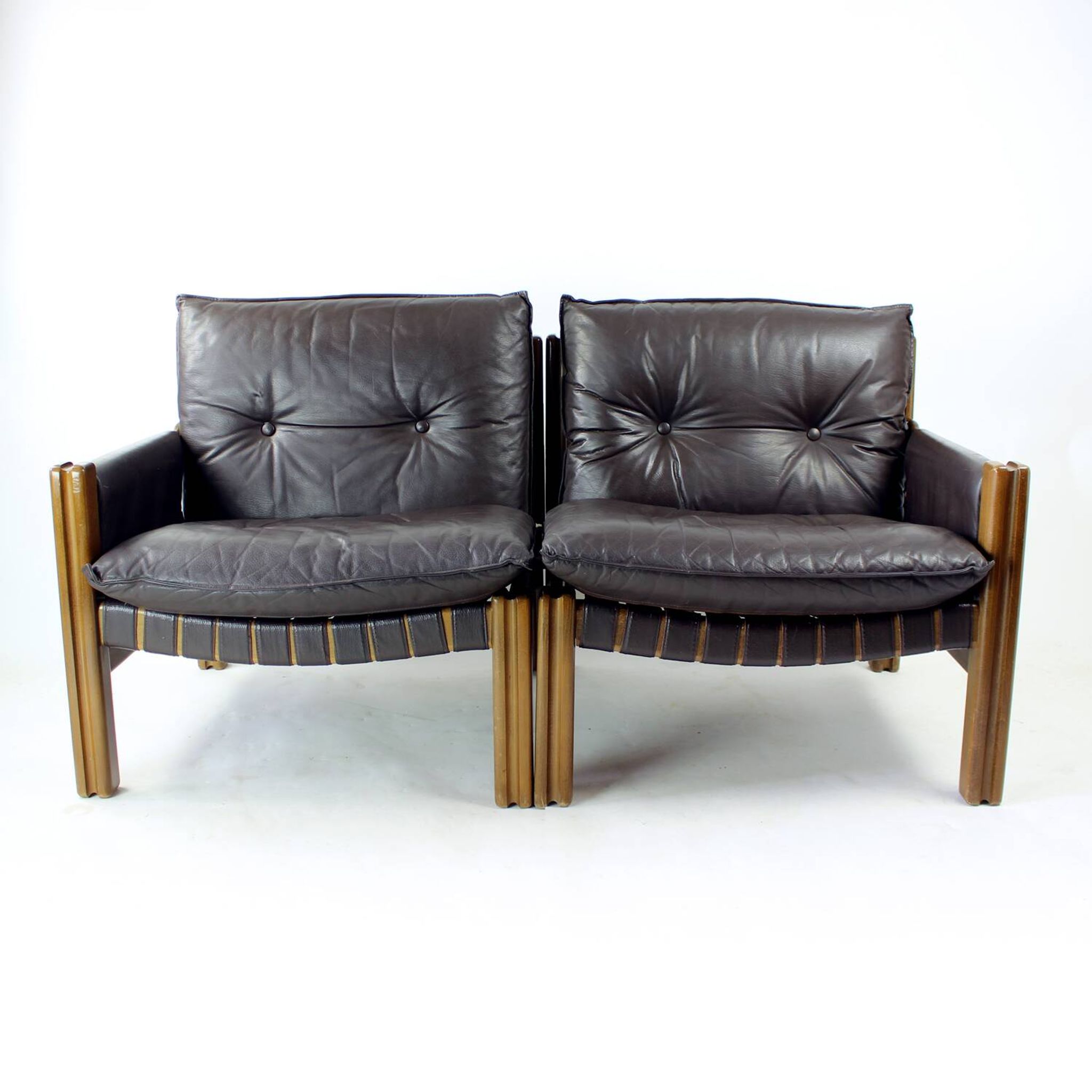 Canapé deux places en noyer et cuir par Boris Hála pour Ton, 1986