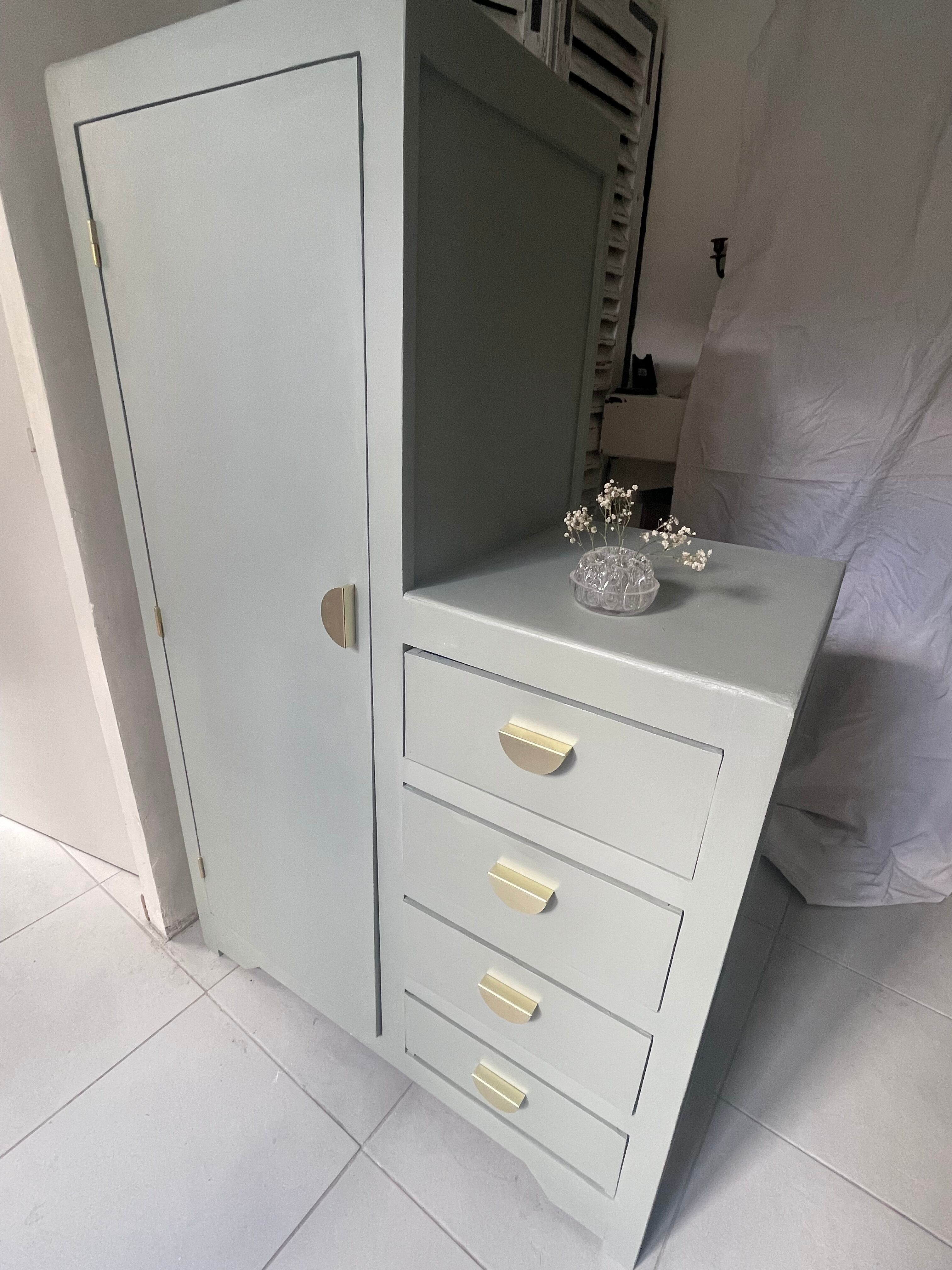 Asymmetrical cabinet