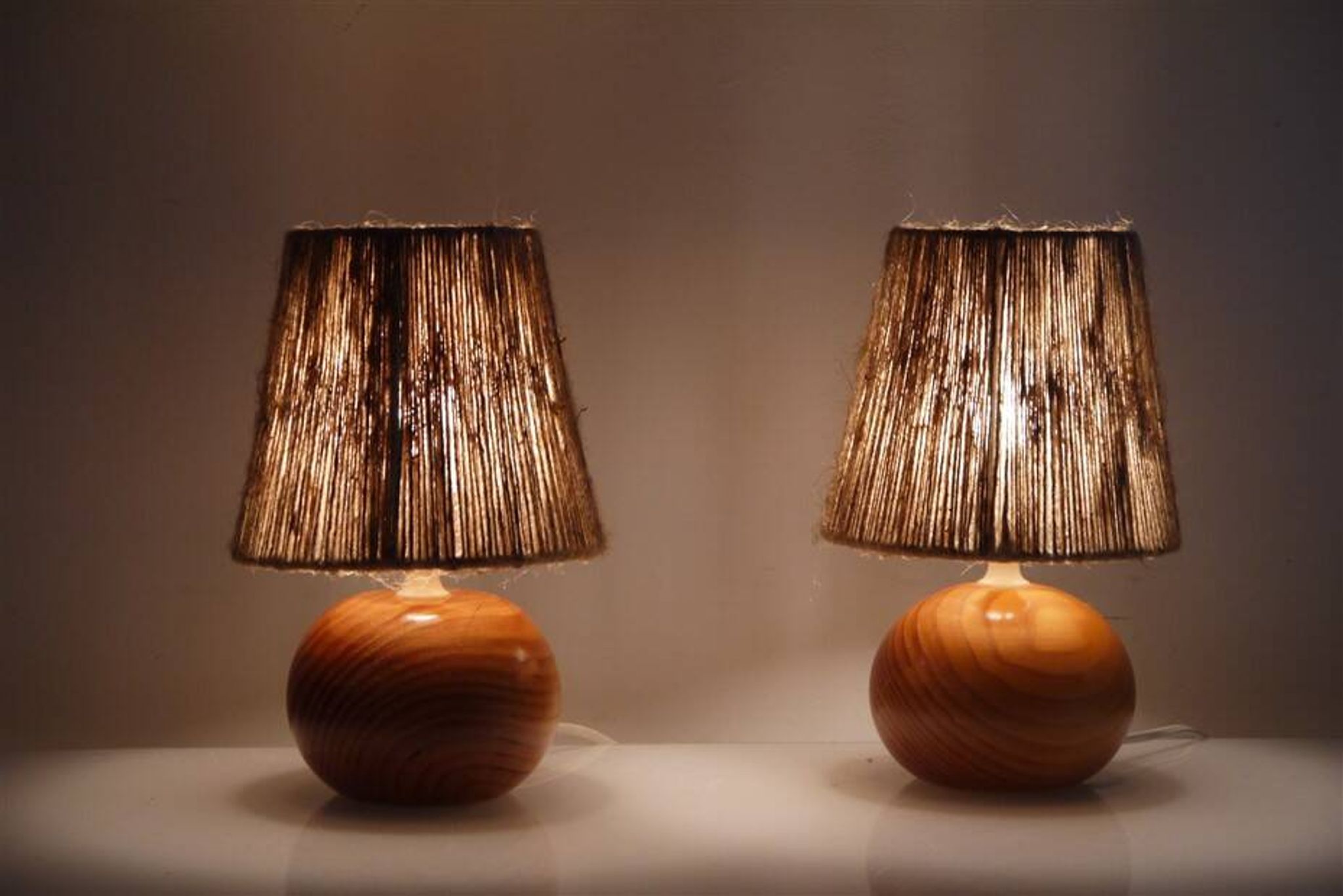 Paire de lampes vintage en bois et corde 1970