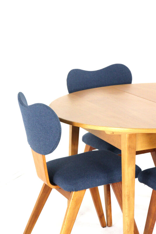 Dining set with round beech table + 4 'Heart' vintage dining chairs.
