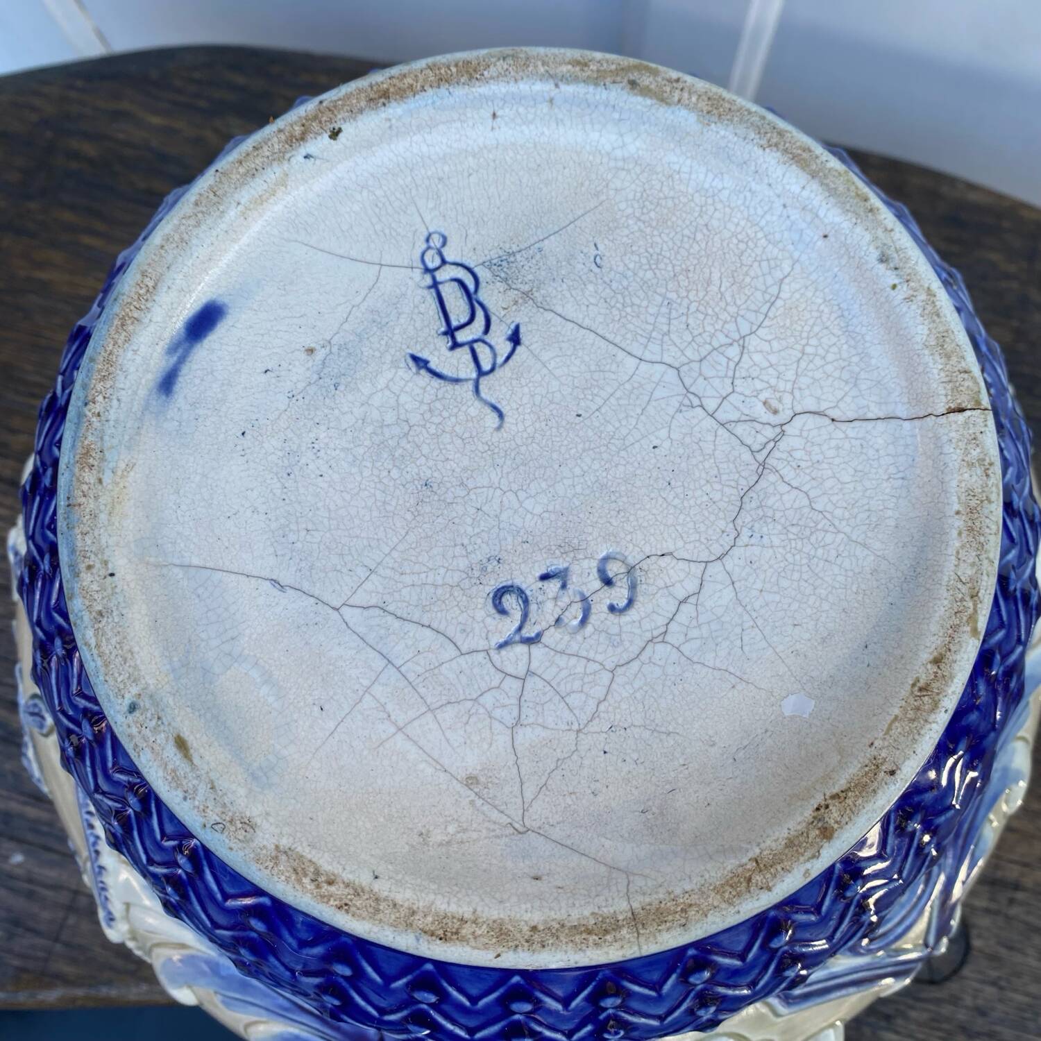 Earthenware pot cover in slipware from the Fives Lille factory