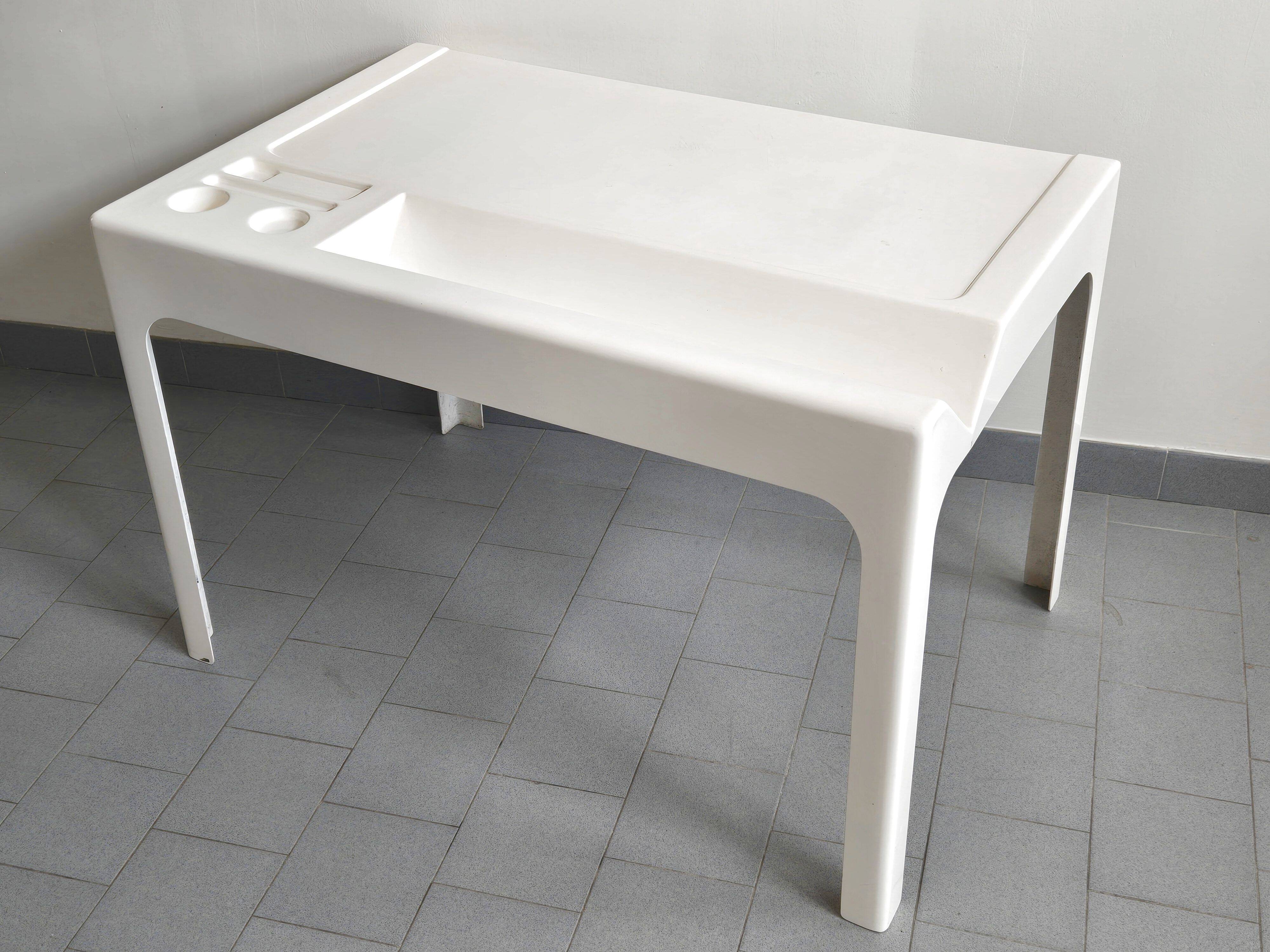 Ozoo desk by Patrick Gingembre 1960