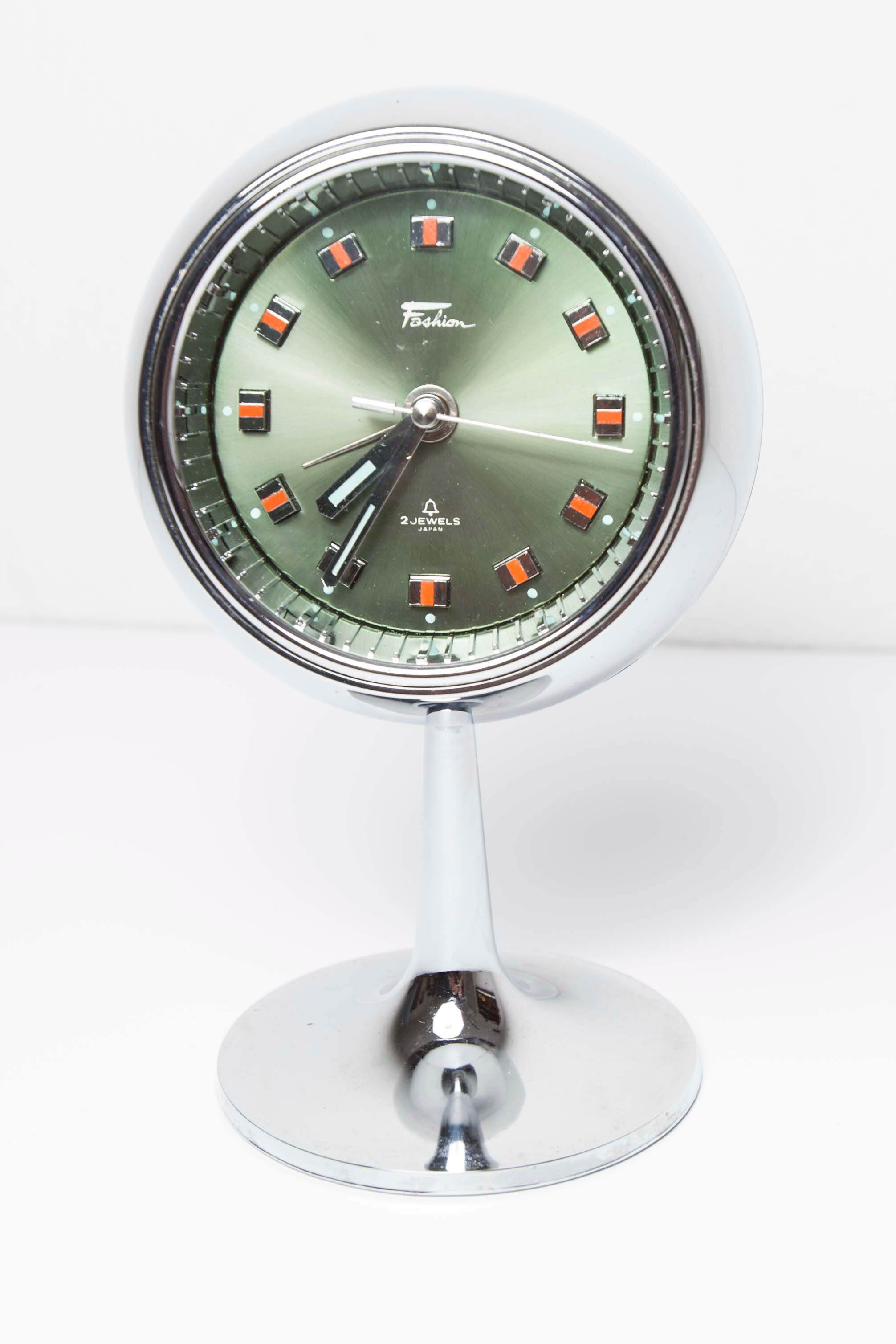 Clock Fashion 70s chrome